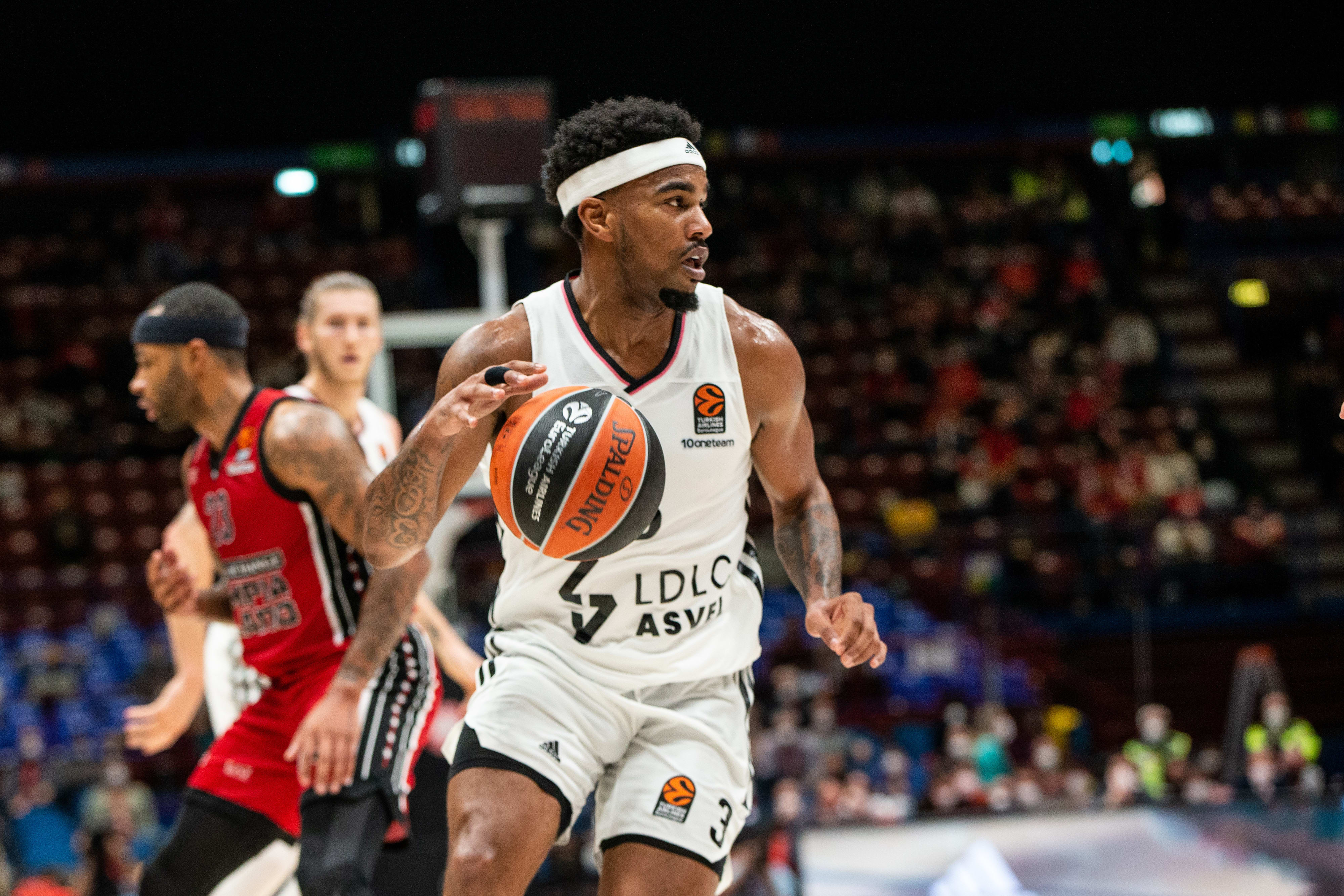 כריס ג'ונס שחקן וילרבאן