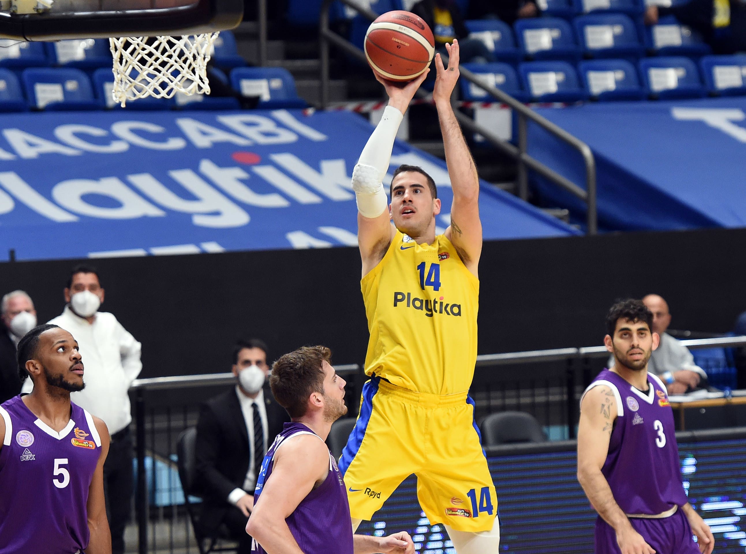 עוז בלייזר, מכבי תל אביב מול עירוני נהריה