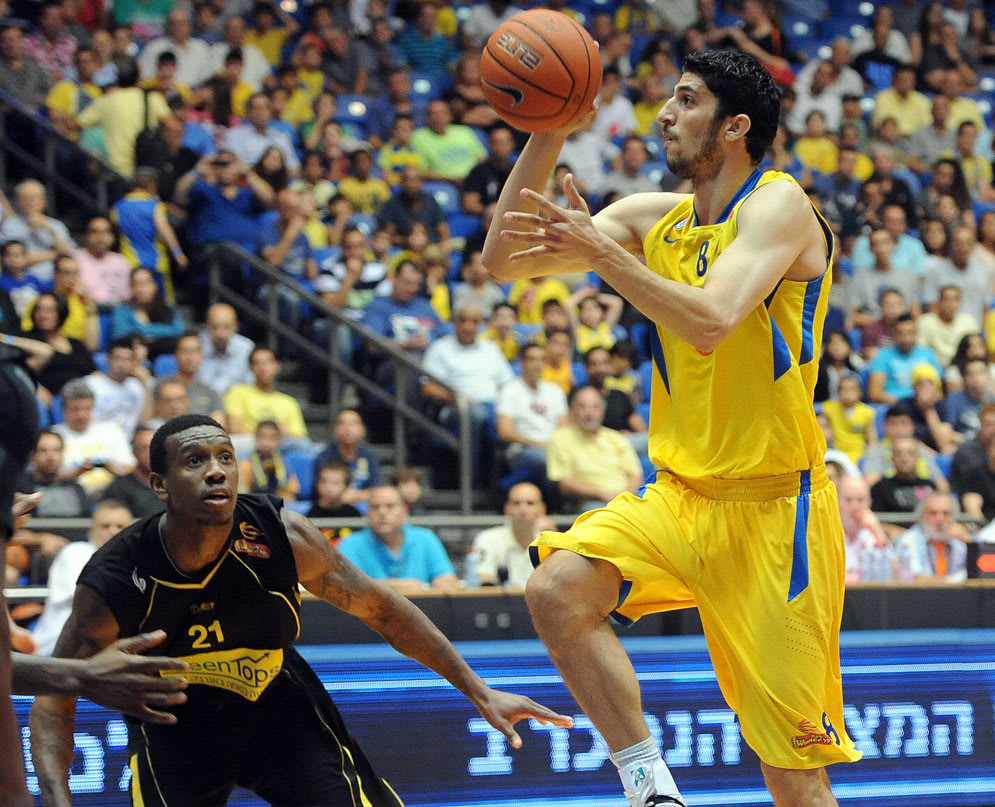 שחקן מכבי תל אביב ליאור אליהו