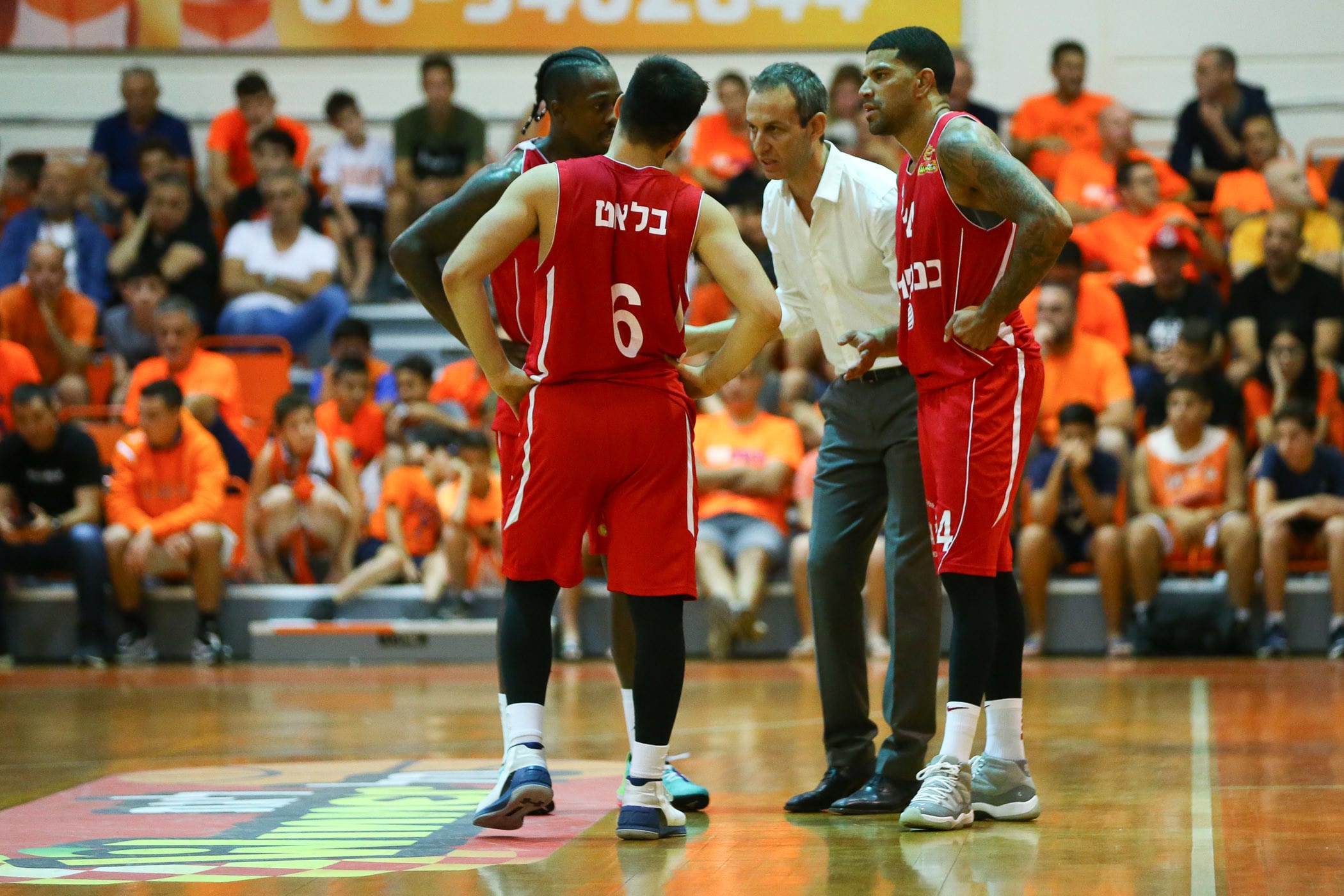 ג'ייקובן בראון, ג'יימס פלדין, תמיר בלאט שחקני הפועל ירושלים, עודד קטש מאמן הפועל ירושלים