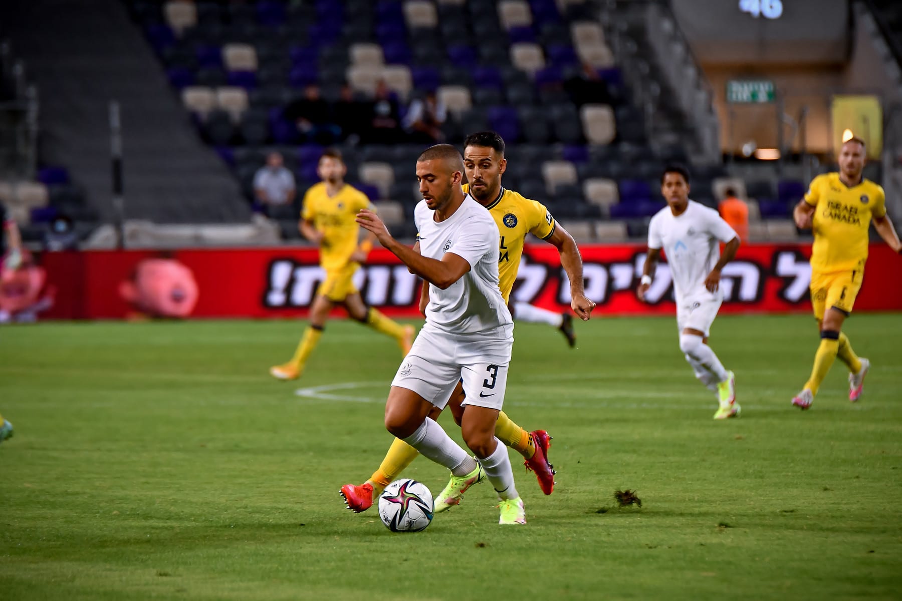 שחקן מ.ס. אשדוד גיל כהן, מול שחקן מכבי תל אביב אייל גולסה