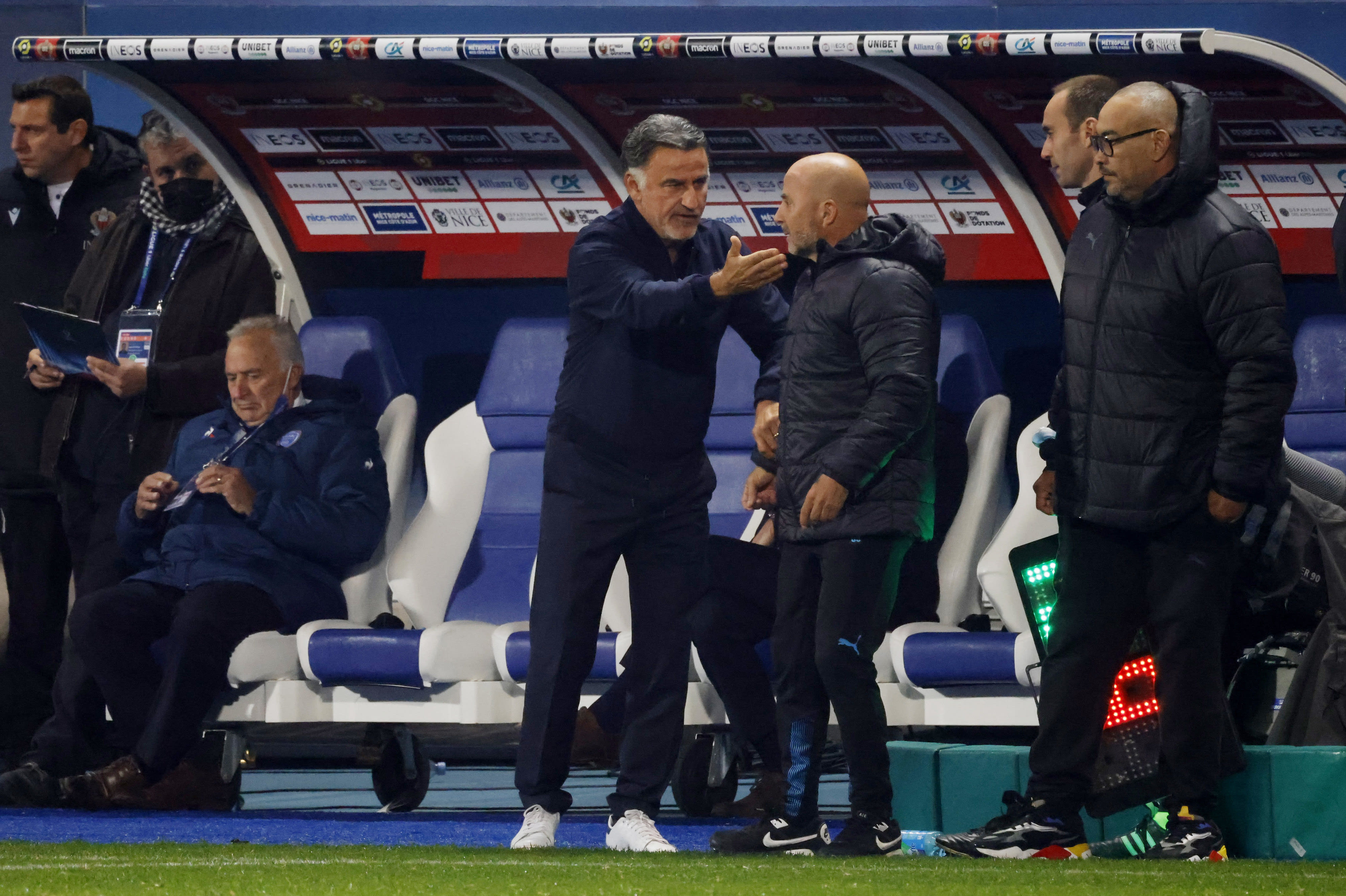 כריסטוף גאלטייה מאמן ניס (משמאל) עם חורחה סמפאולי מאמן מארסיי