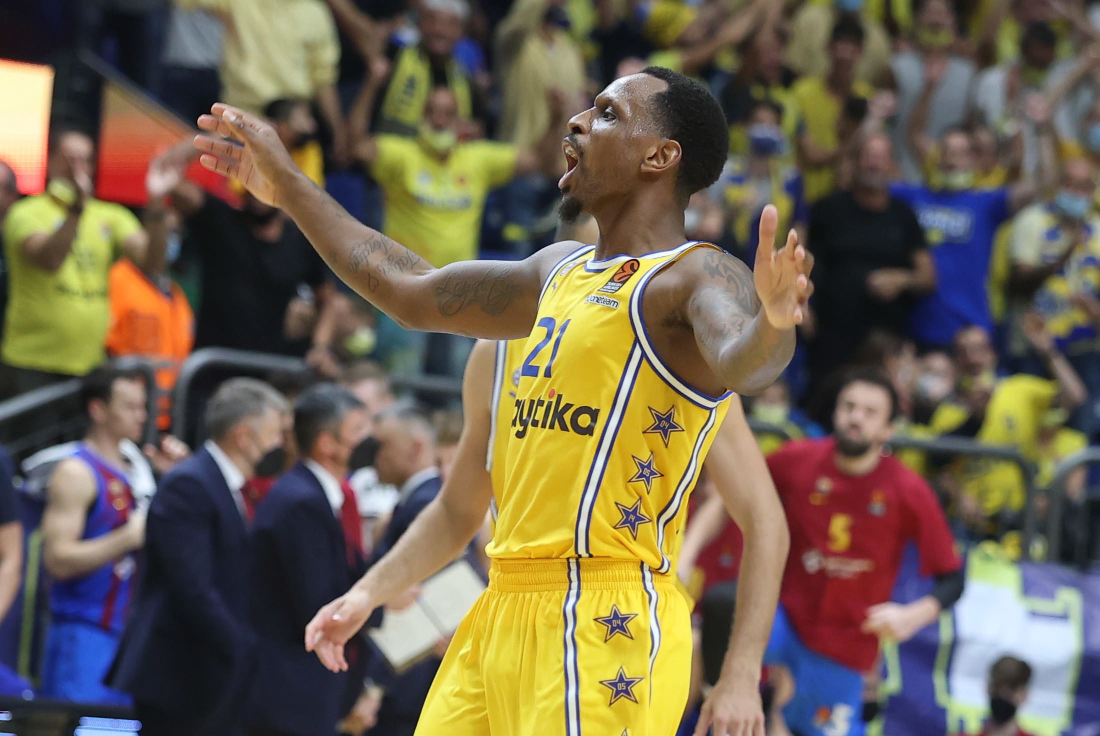 שחקן מכבי תל אביב ג'יימס נאנלי