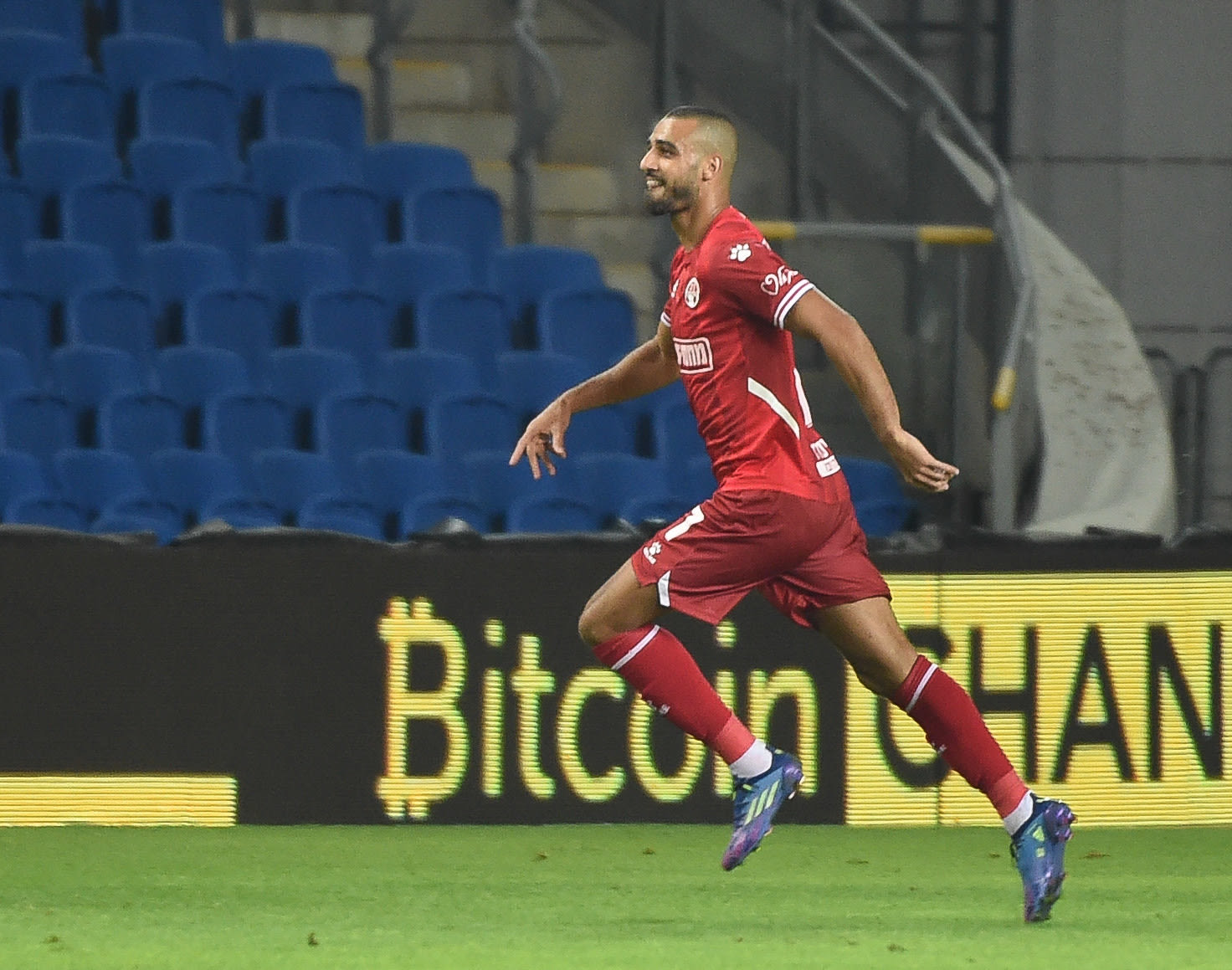 רמזי ספורי שחקן הפועל באר שבע חוגג שער