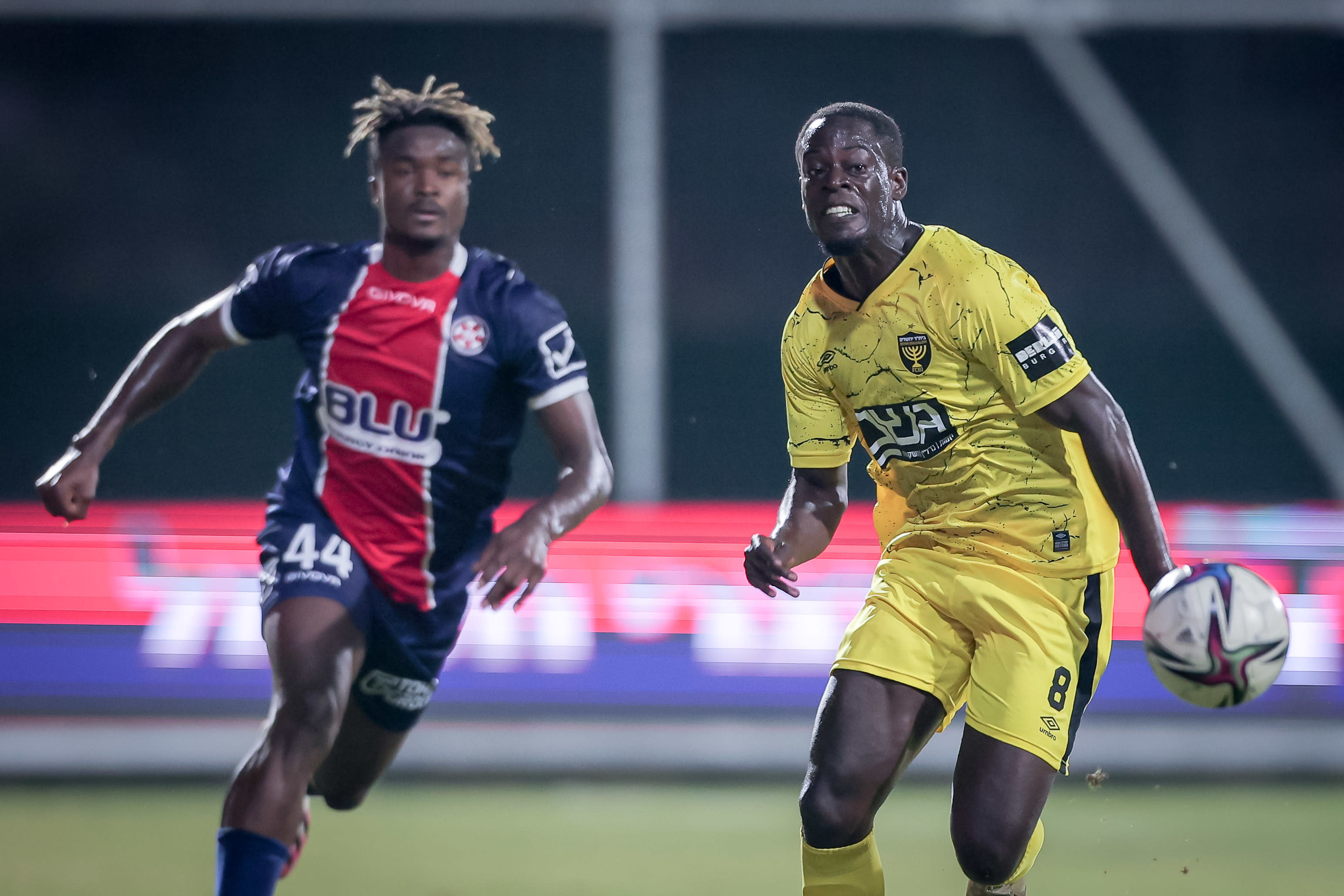 אדווין ג'סי, קשר בית