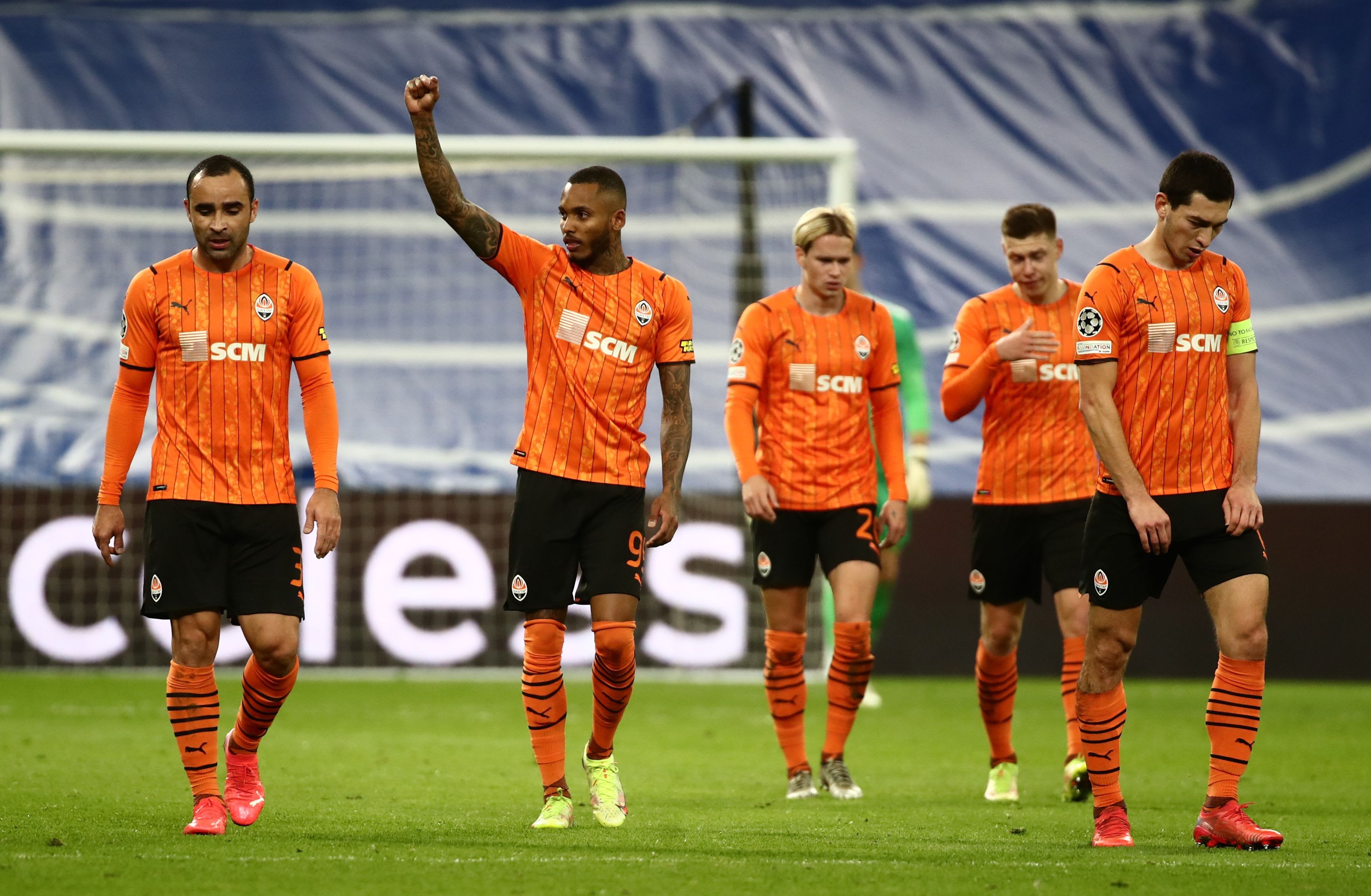 שחקני שחטאר דונייצק חוגגים