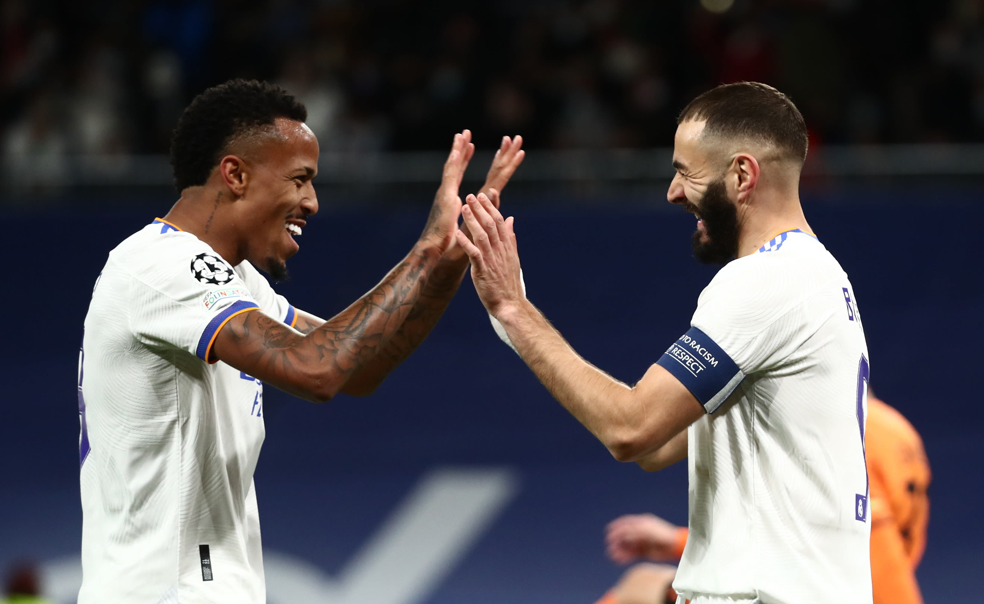 שחקן ריאל מדריד קארים בנזמה עם אדר מיליטאו