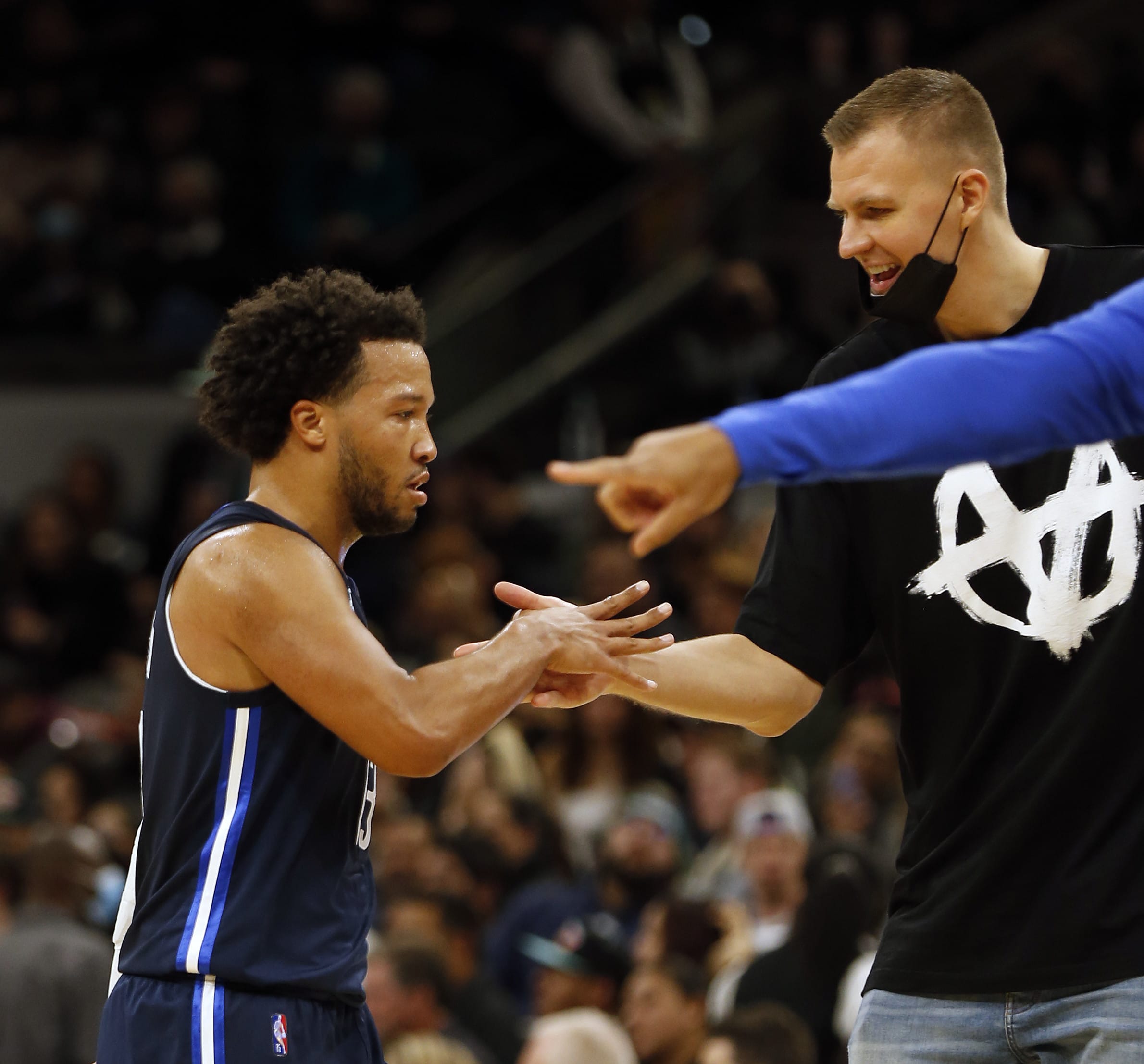 שחקן דאלאס מאבריקס ג'יילן ברונסון