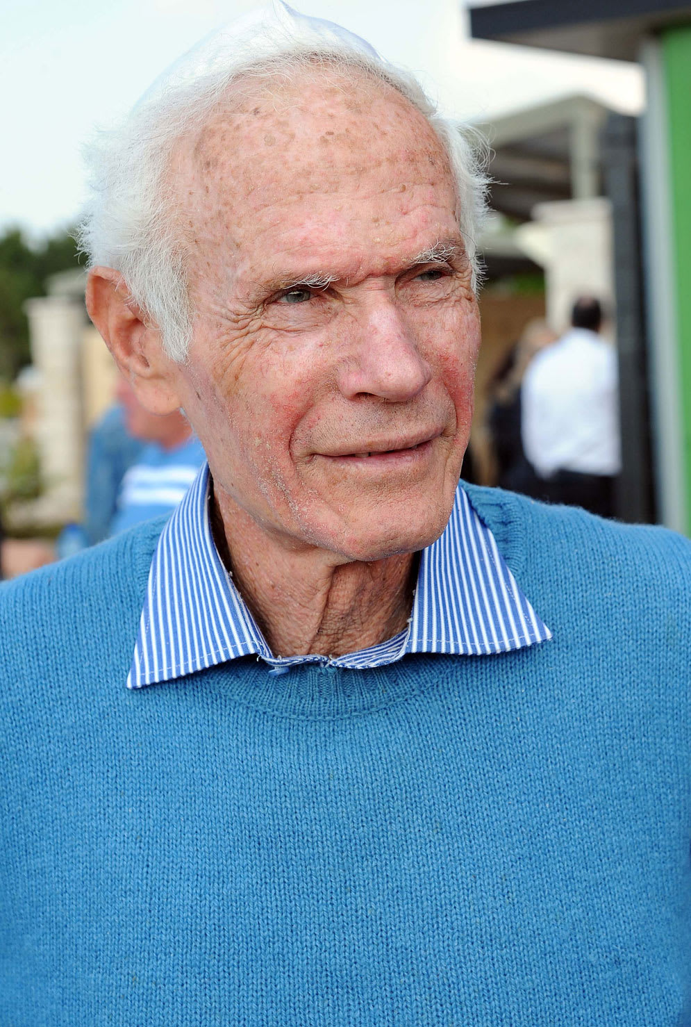 אמציה לבקוביץ' בהלוויה של עמנואל שפר