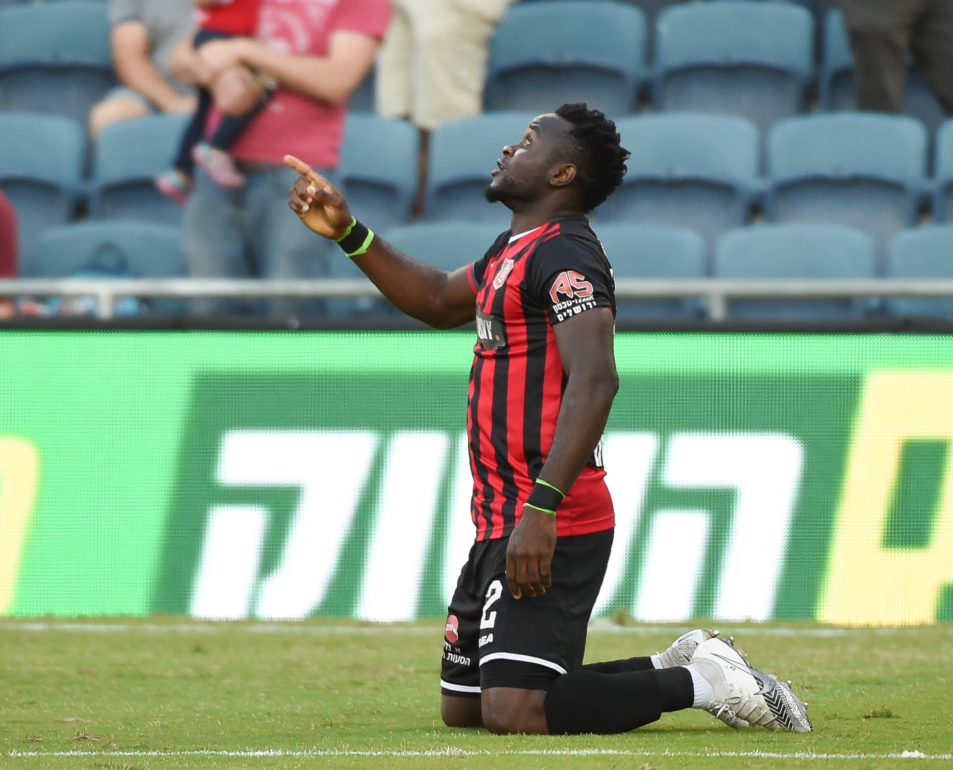 וויליאם אגאדה שחקן הפועל ירושלים חוגג שער