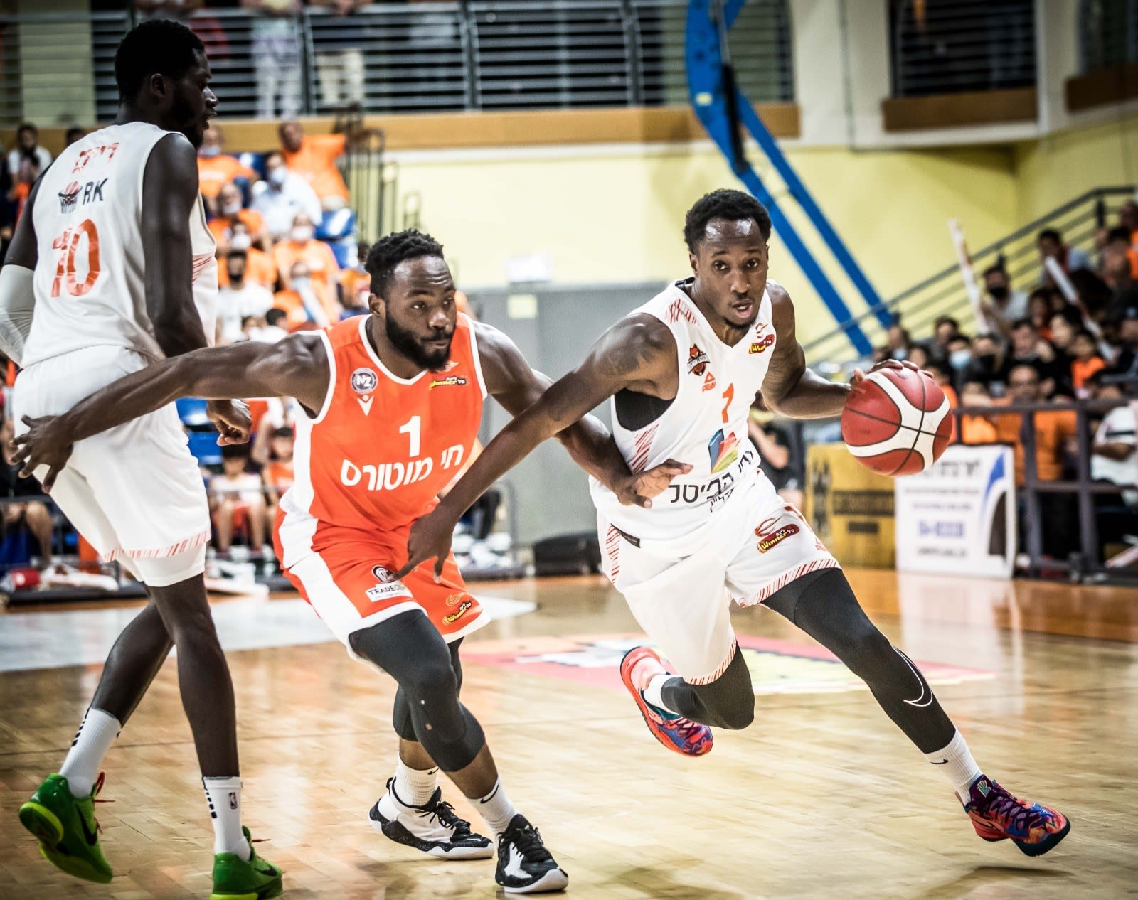 כריס קלייברן, מכבי ראשון לציון מול אייק וואמו, עירוני נס ציונה