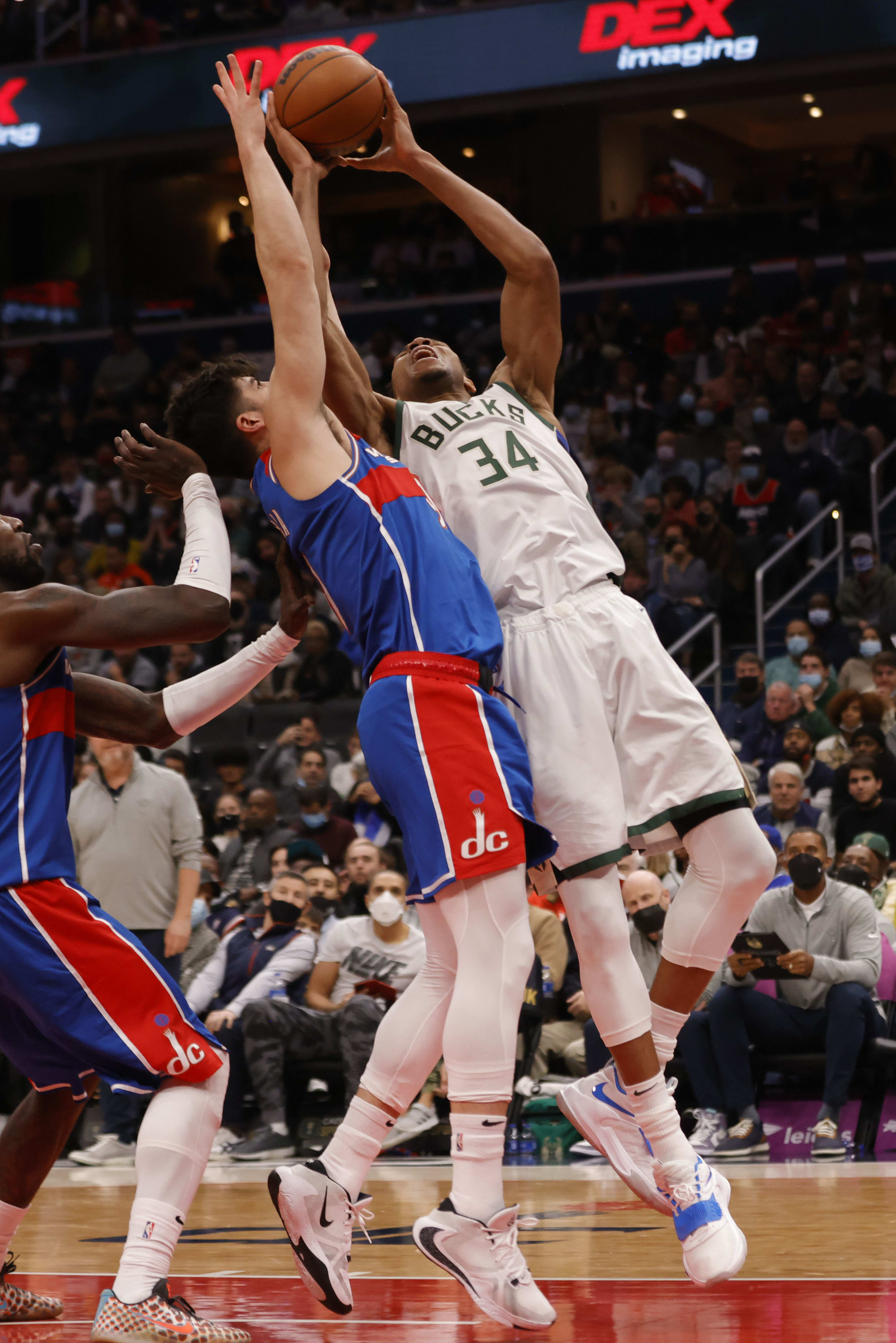 דני אבדיה, וושינגטון וויזארדס, שומר על שחקן מילווקי באקס יאניס אנטטוקומפו