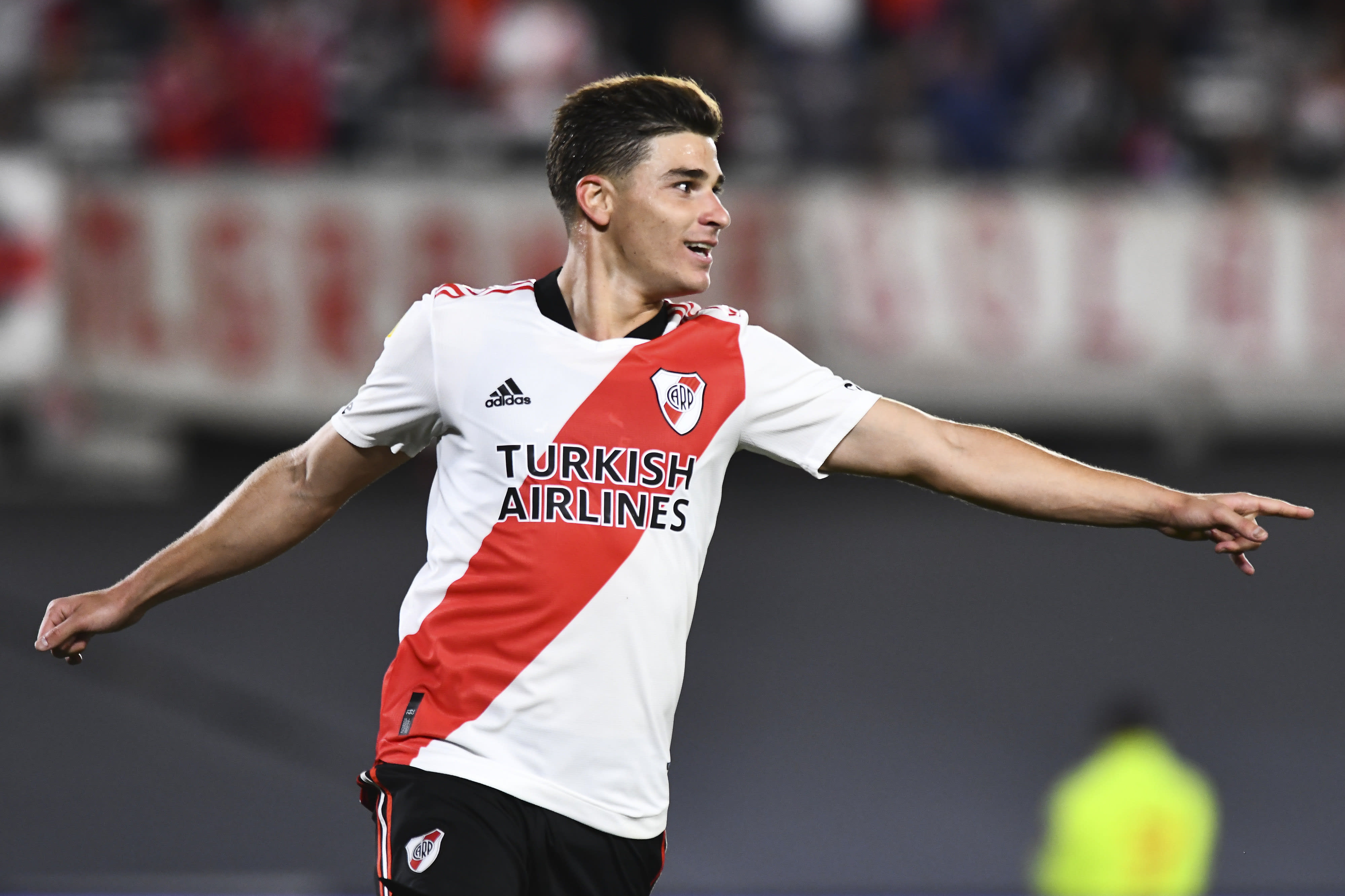 חוליאן אלברס, חלוץ ריבר פלייט