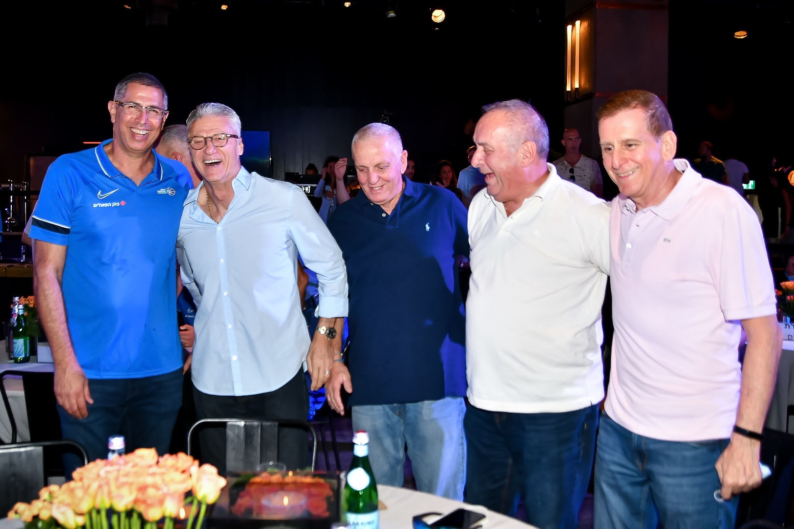 מולי קצורין מאמן כדורסל עם צביקה שרף, מוטי ארואסטי, מיקי ברקוביץ', מוטי דניאל