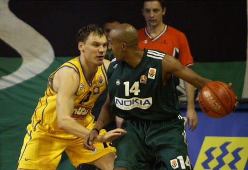 אריאל מקדונלד מול שרונאס יאסיקביצ'יוס