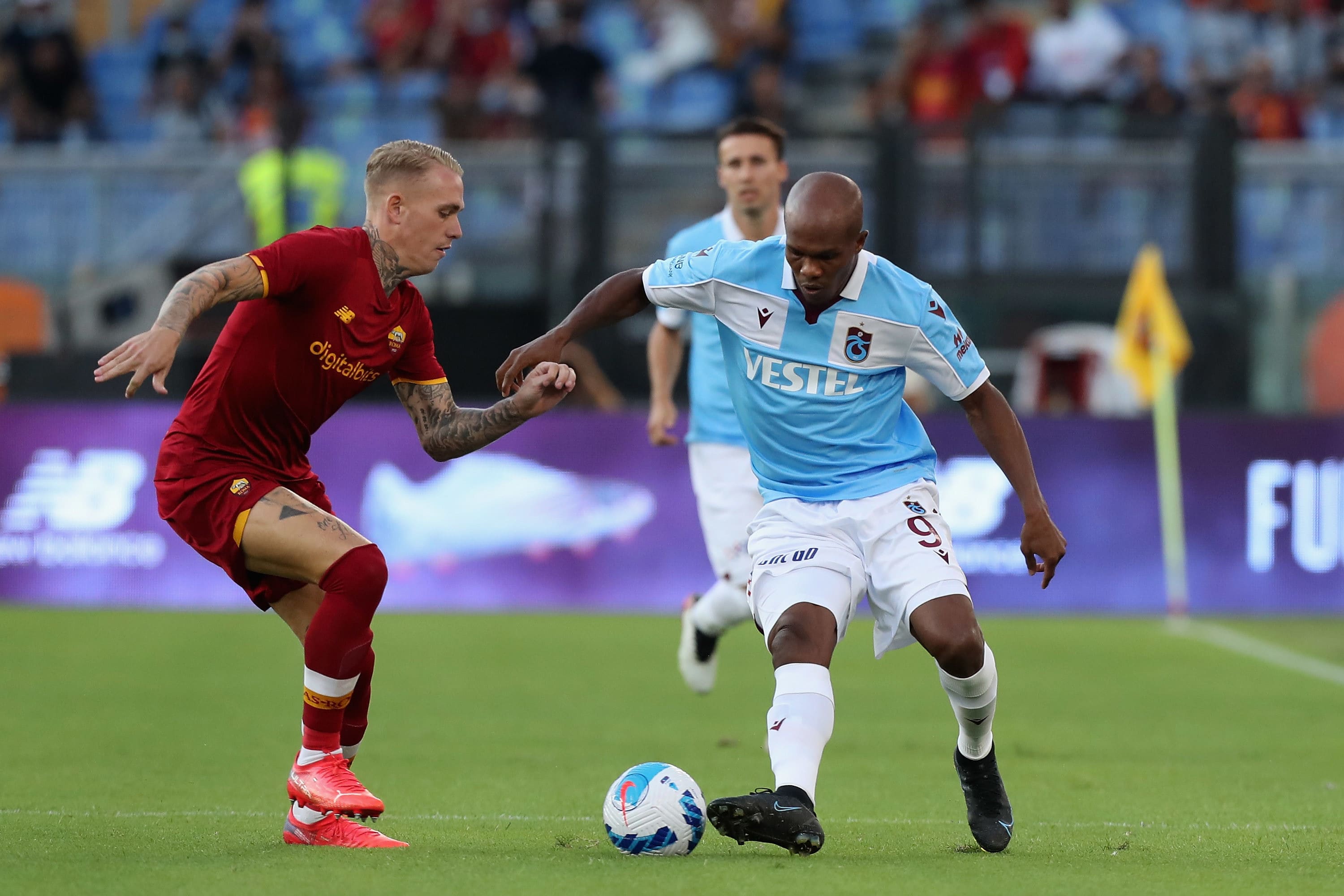 אנתוני וואקמה שחקן טרבזונספור מול ריק קארסדורפ שחקן רומא