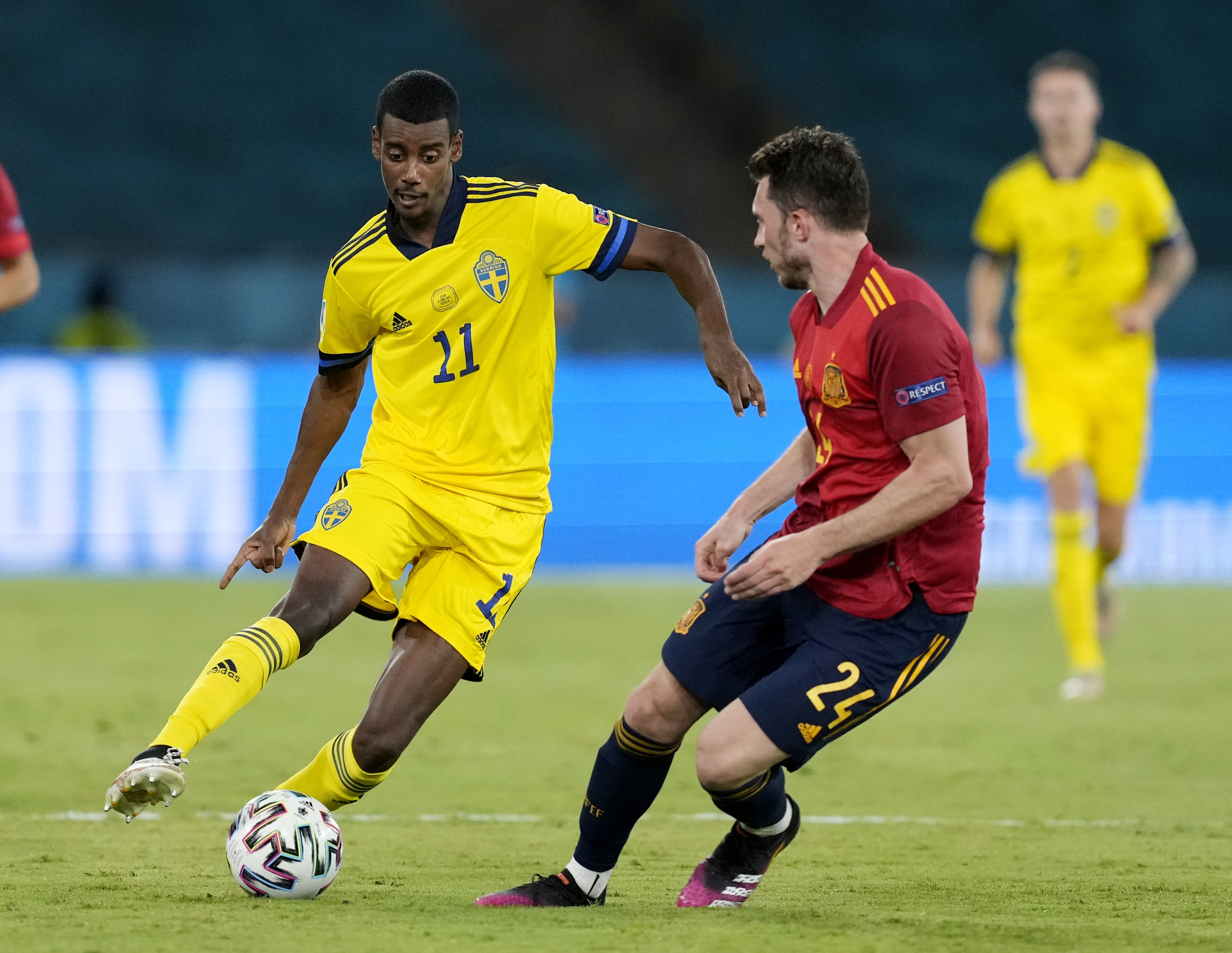 אלכסנדר איסק שחקן נבחרת שבדיה מול אמריק לאפורט שחקן נבחרת ספרד