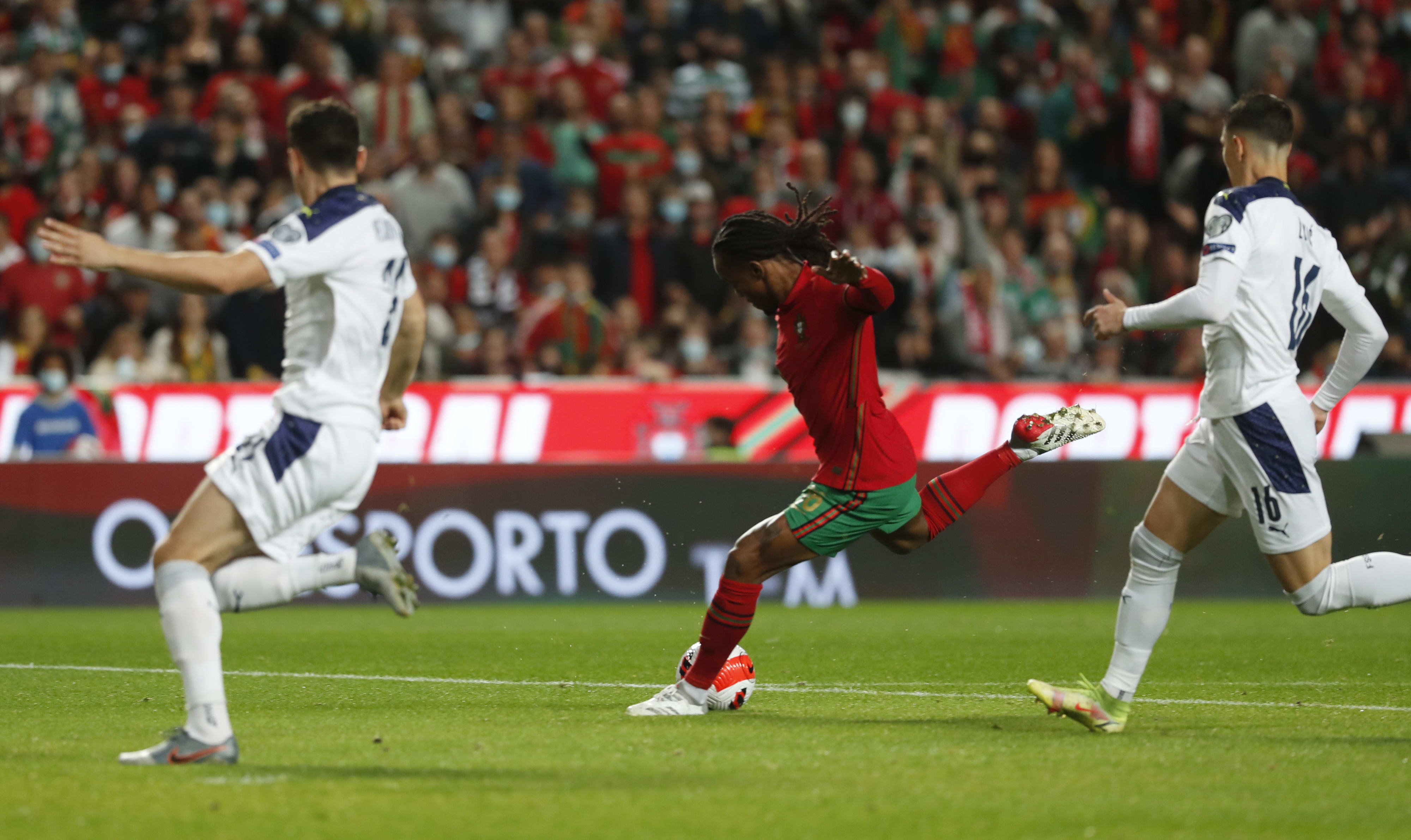 שחקן נבחרת פורטוגל רנאטו סאנצ'ס כובש נגד סרביה
