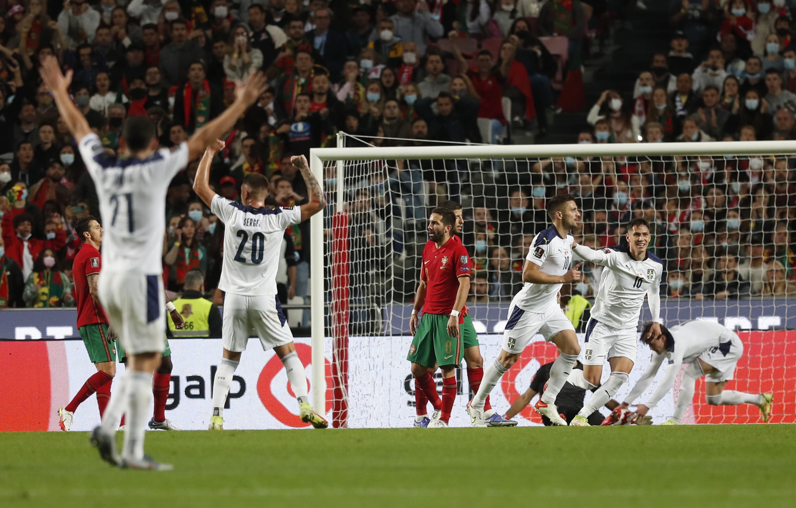 דושאן טאדיץ', קפטן נבחרת סרביה, כובש נגד פורטוגל