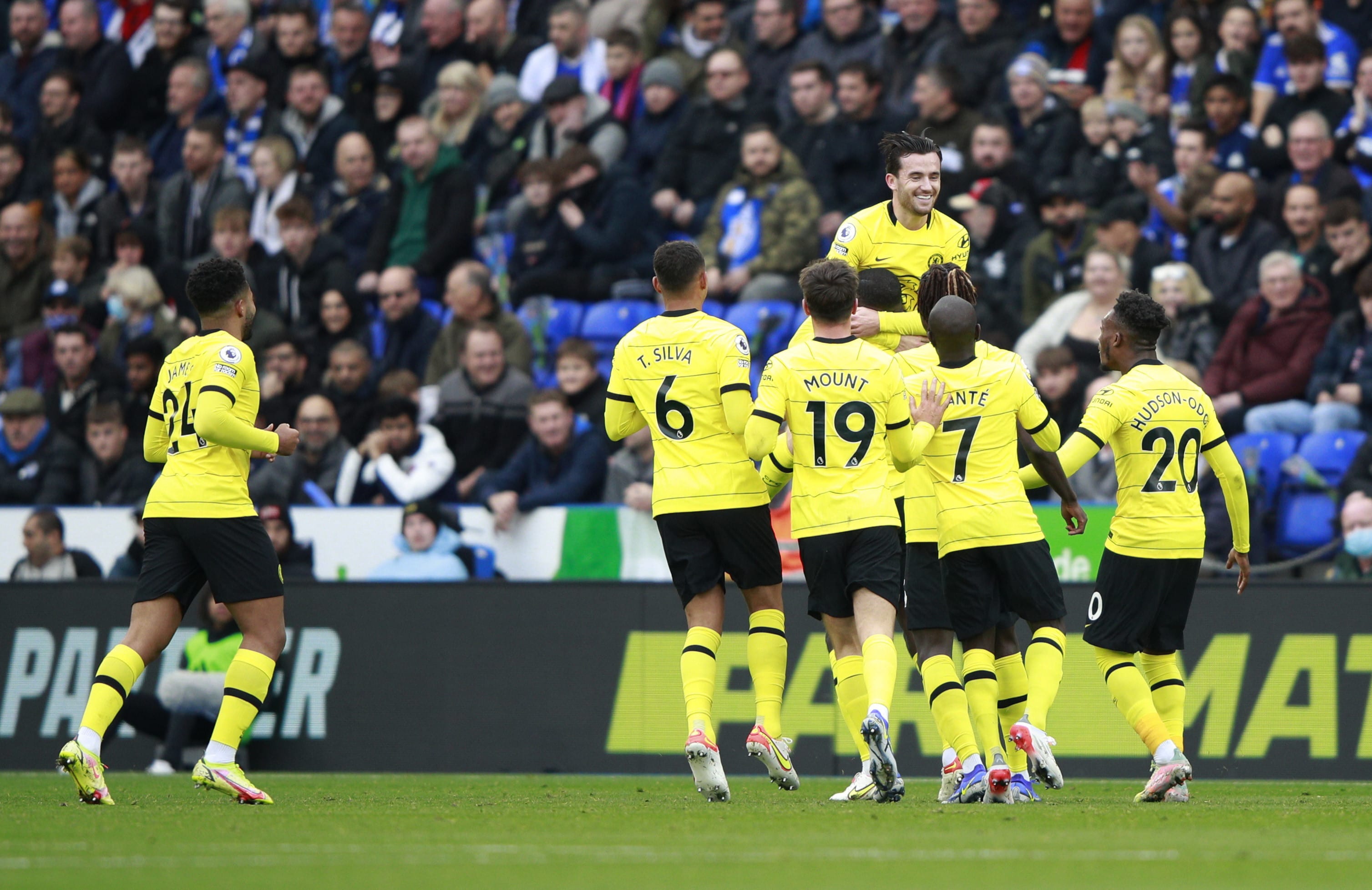 שחקני צ'לסי חוגגים