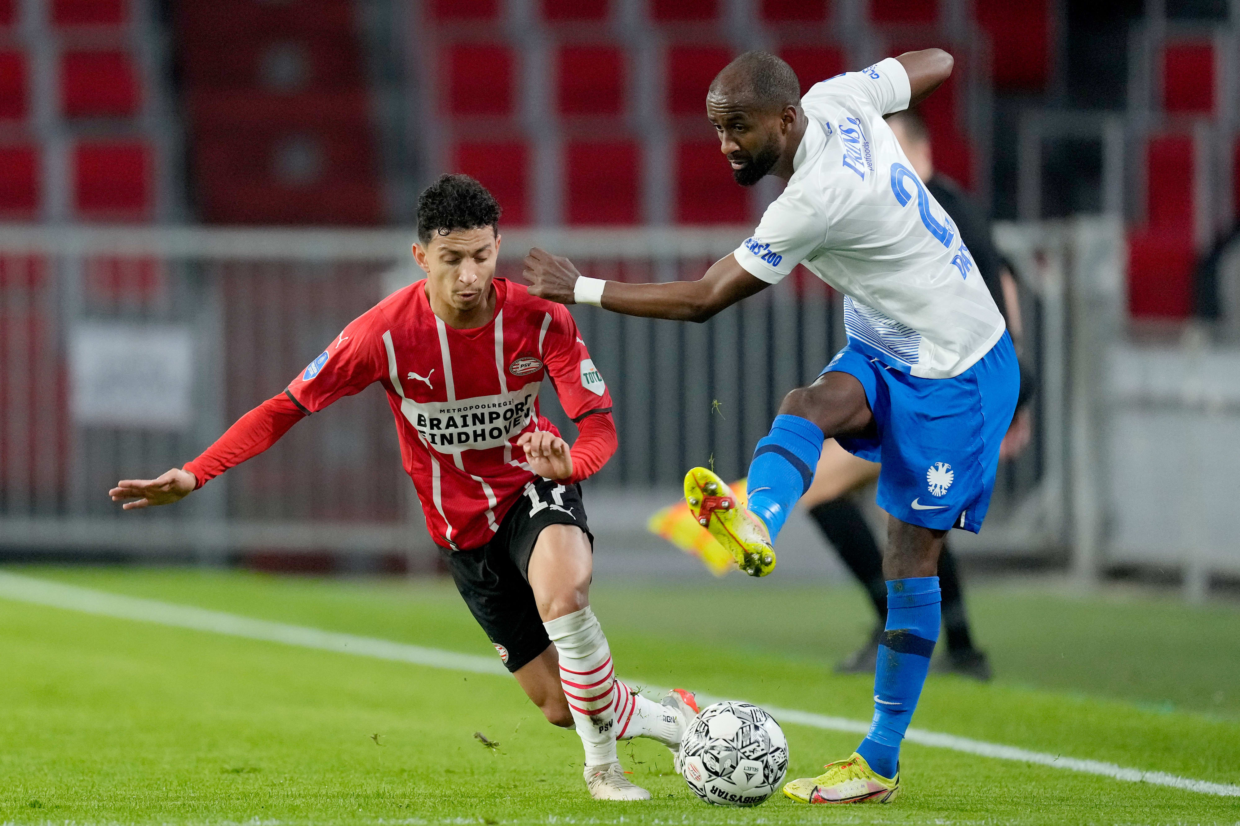 שחקן ויטסה אלי דסה, מול מאורו ג'וניור, פ.ס.וו איינדהובן