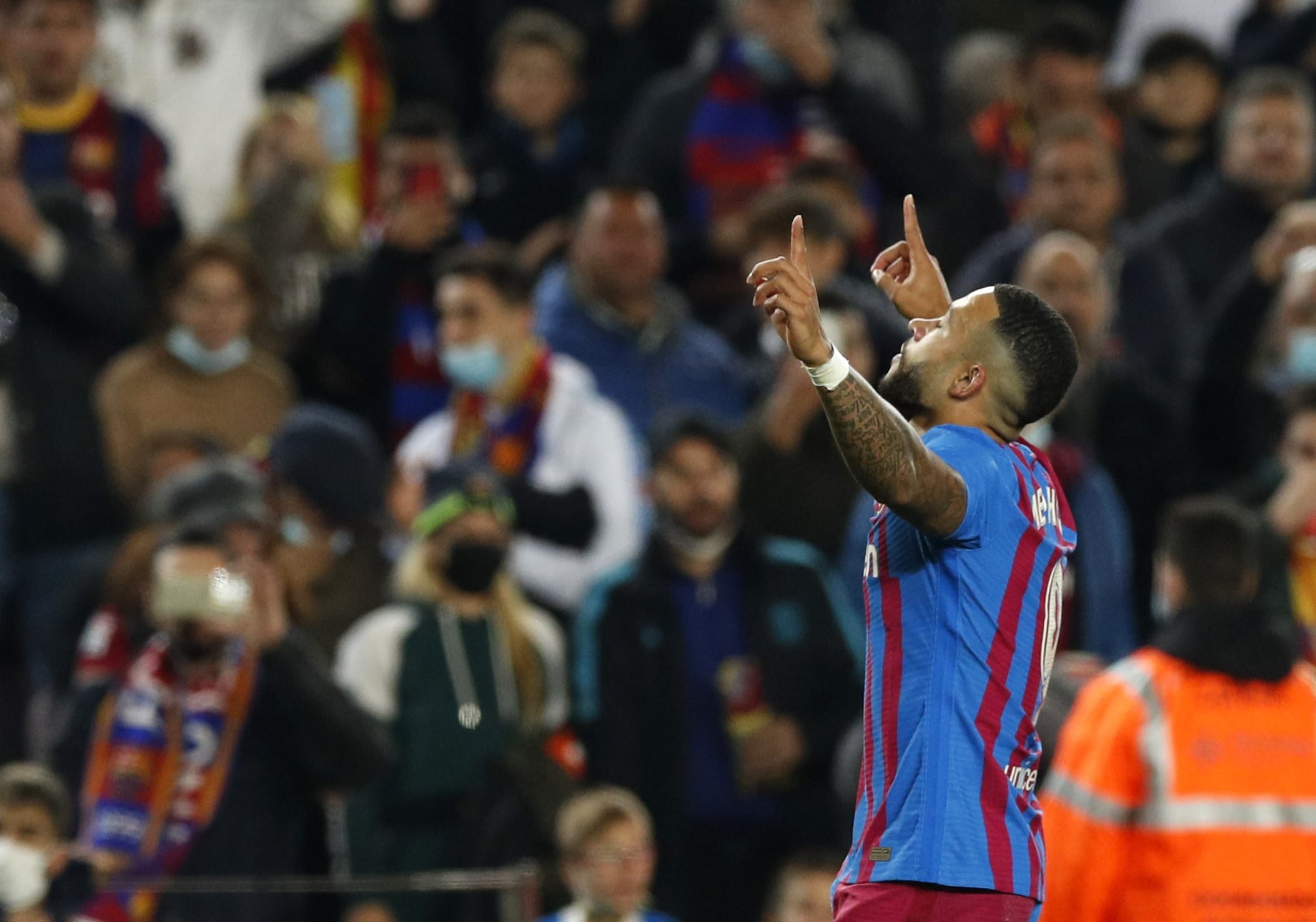 שחקן ברצלונה ממפיס דפאי