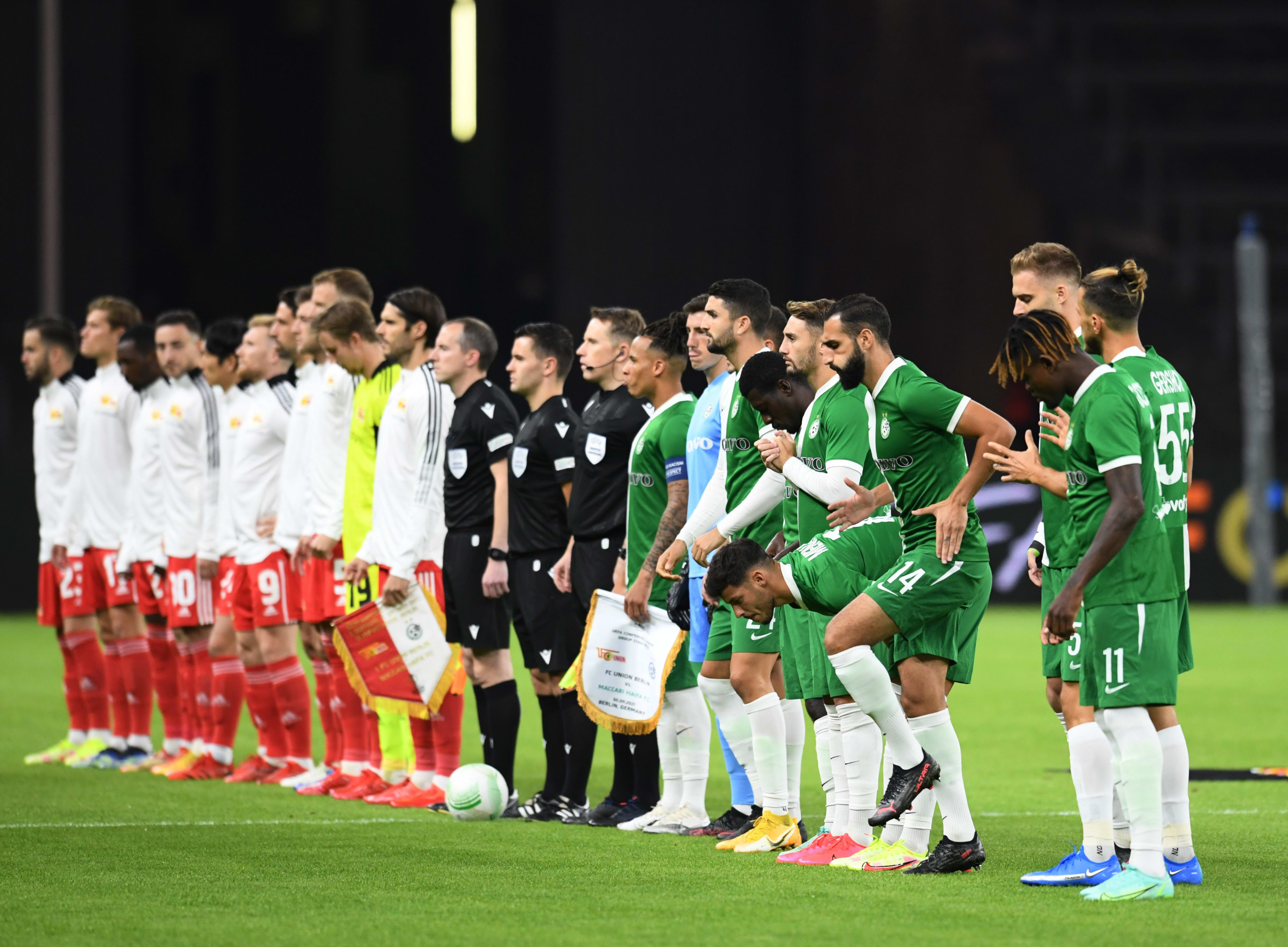 שחקני מכבי חיפה לפני המשחק נגד אוניון ברלין בגרמניה