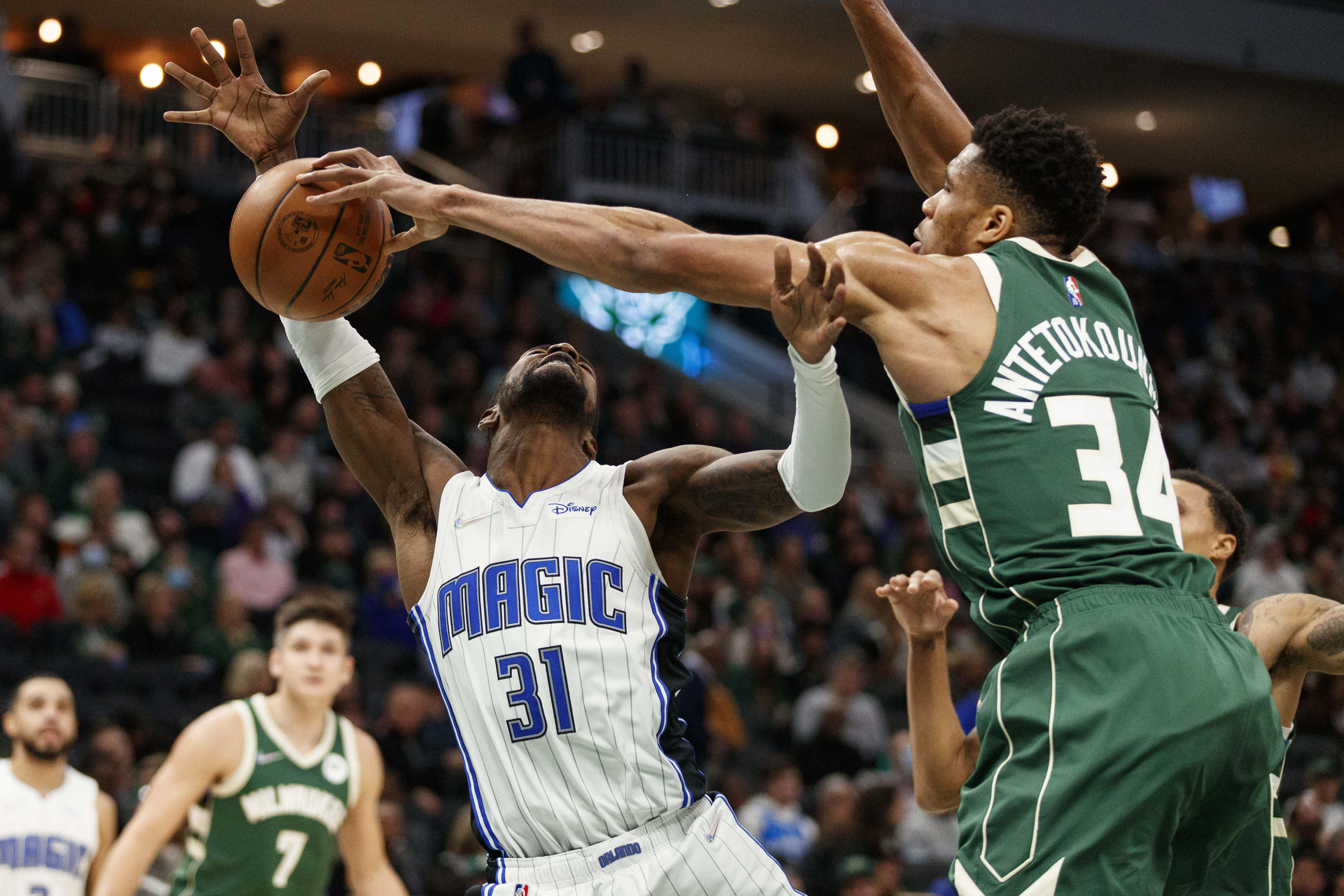 יאניס אנטטוקומפו מילווקי באקס חוסם את טרנס רוס אורלנדו מג'יק