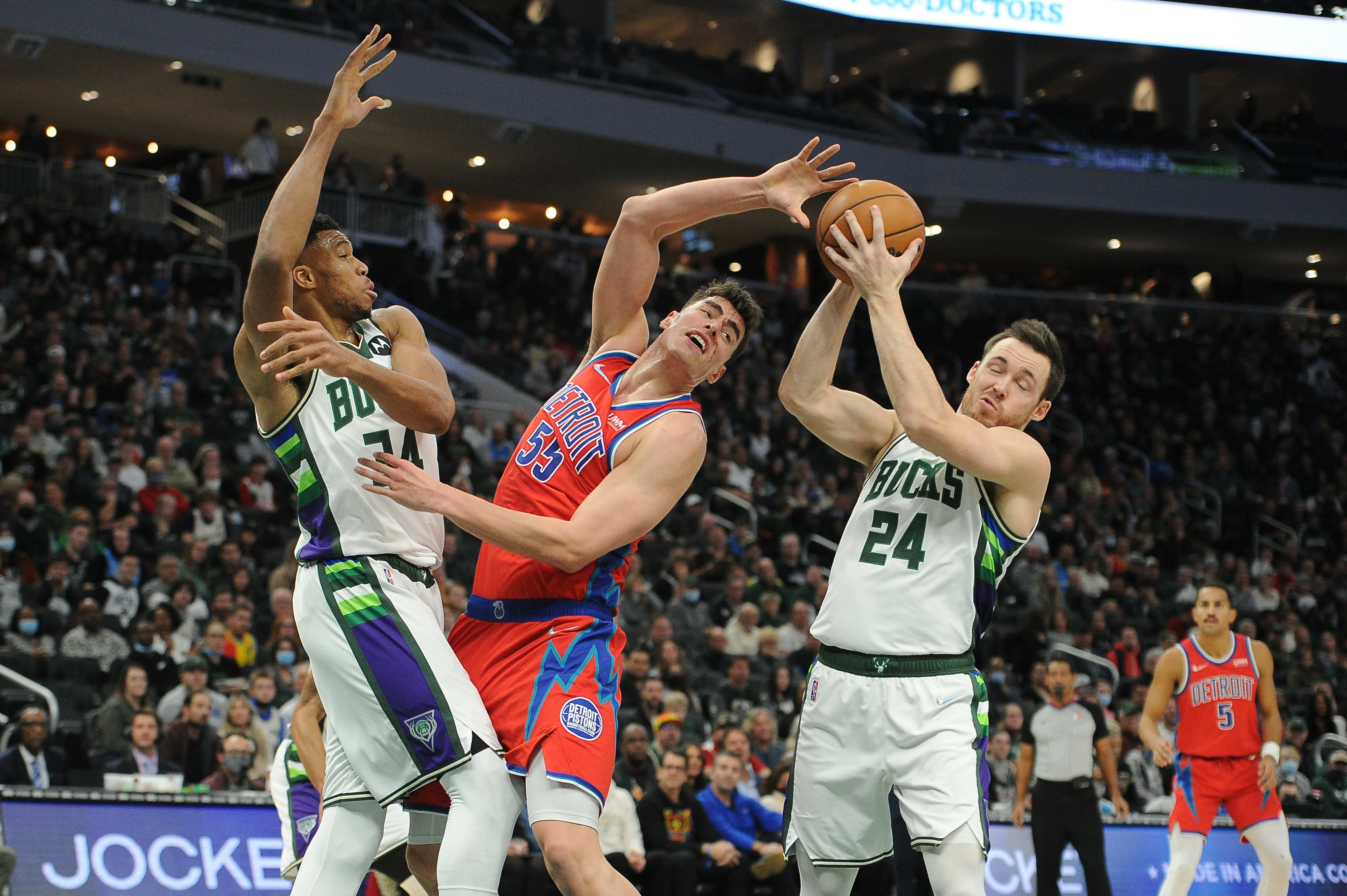 יאניס אנטטוקומפו מילווקי נגד דטרויט