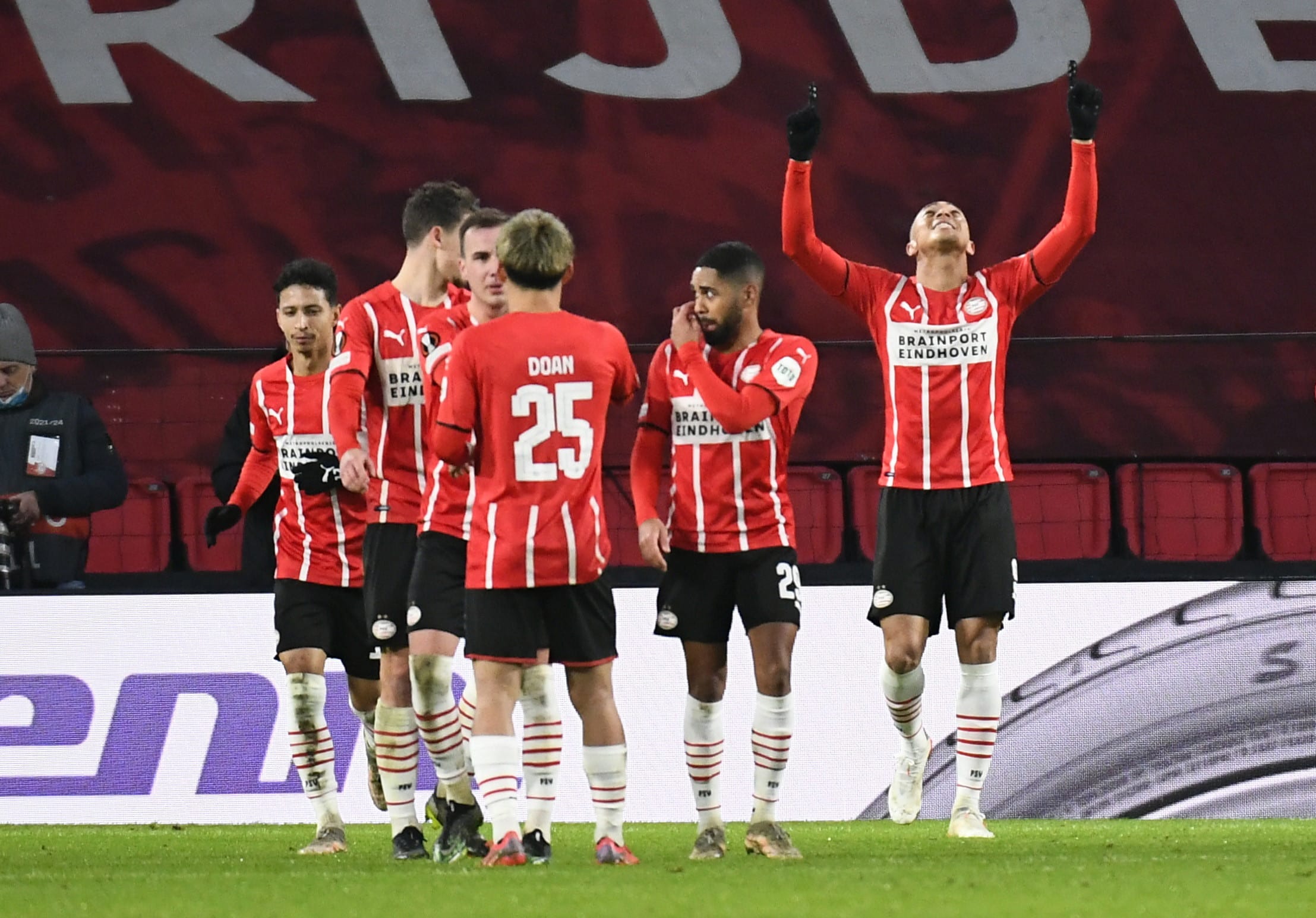 קרלוס ויניסיוס שחקן פ.ס.וו איינדהובן