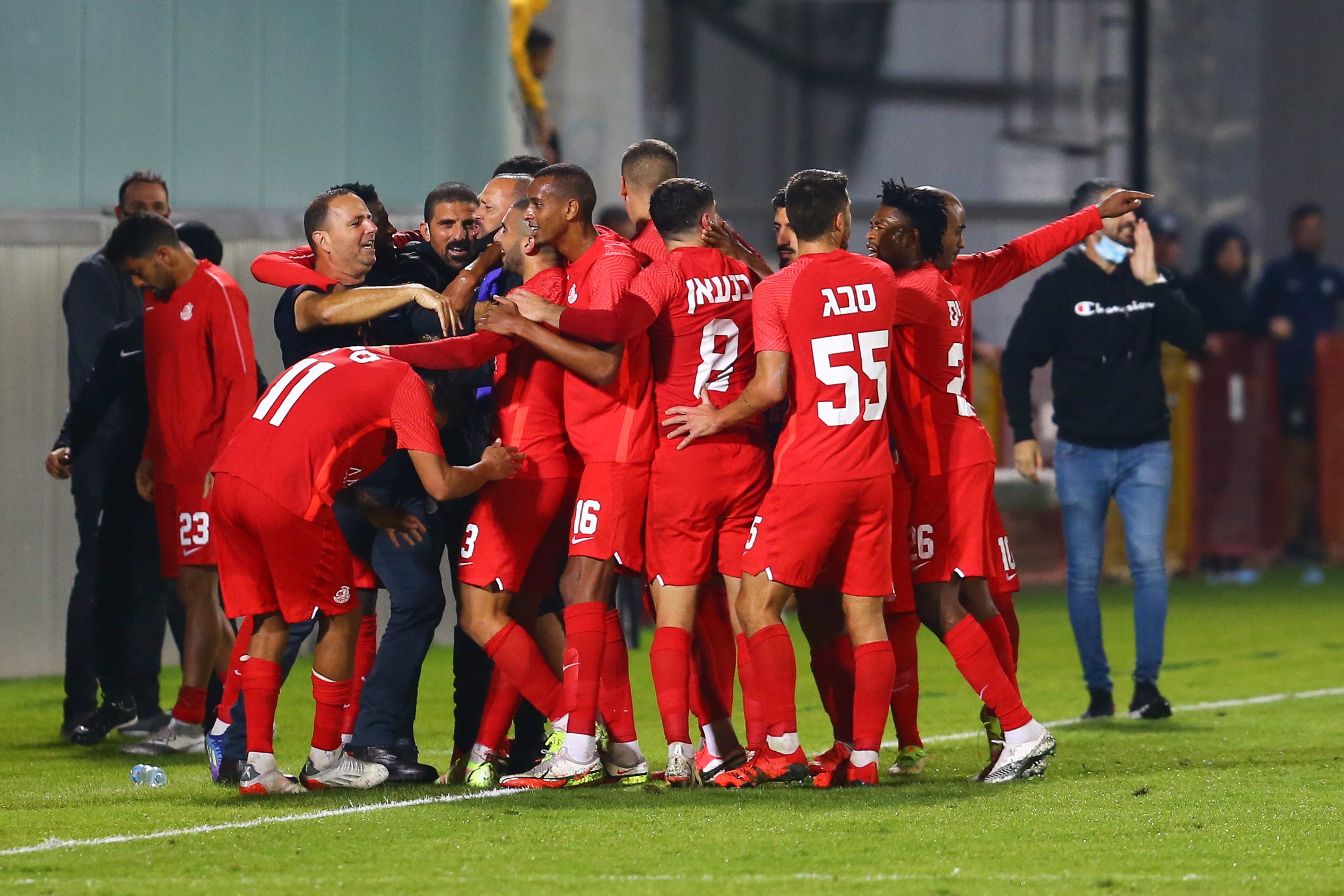 שחקני מ.ס אשדוד חוגגים נגד הפועל ירושלים