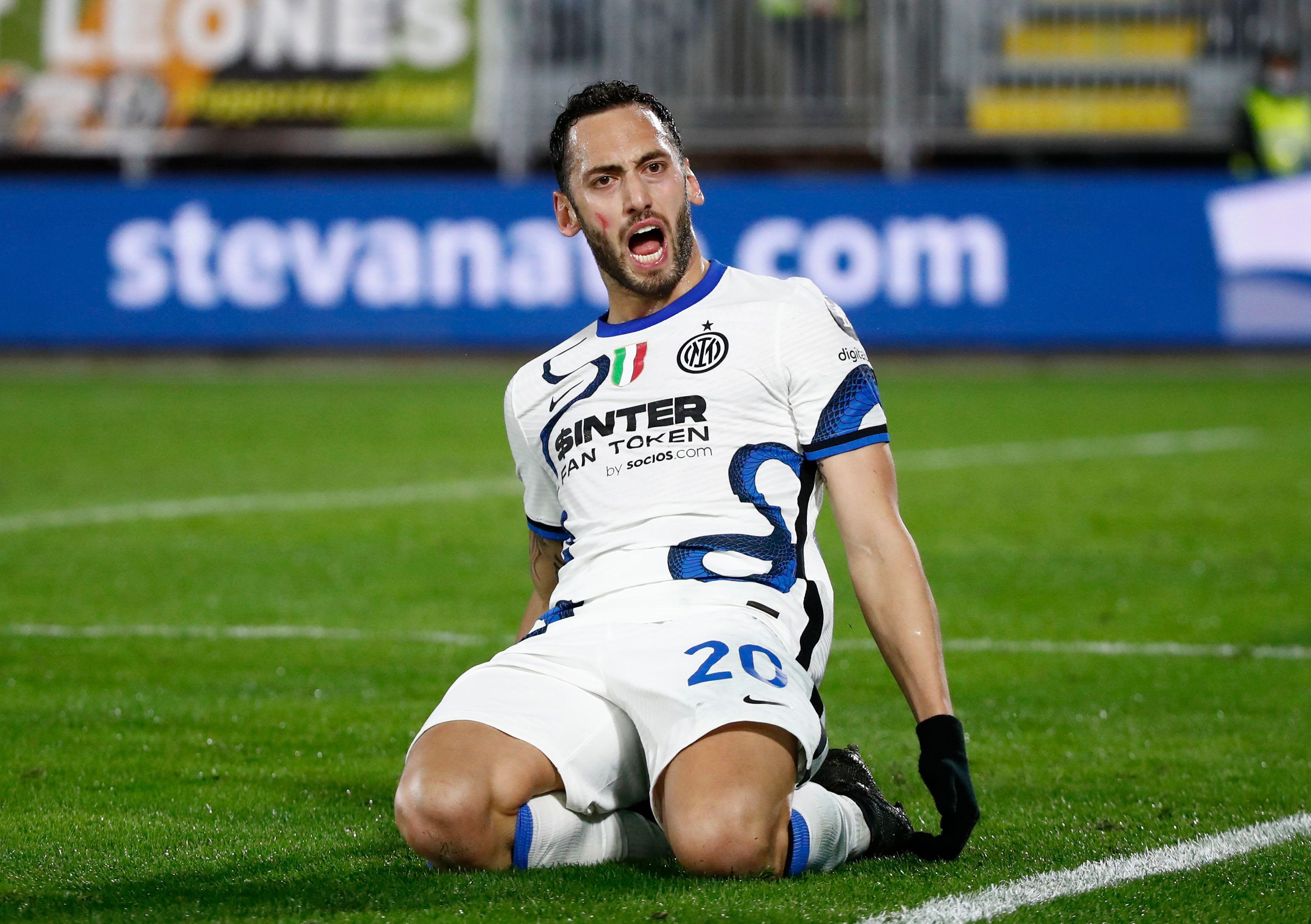 הקאן צ'לחנוילו שחקן אינטר