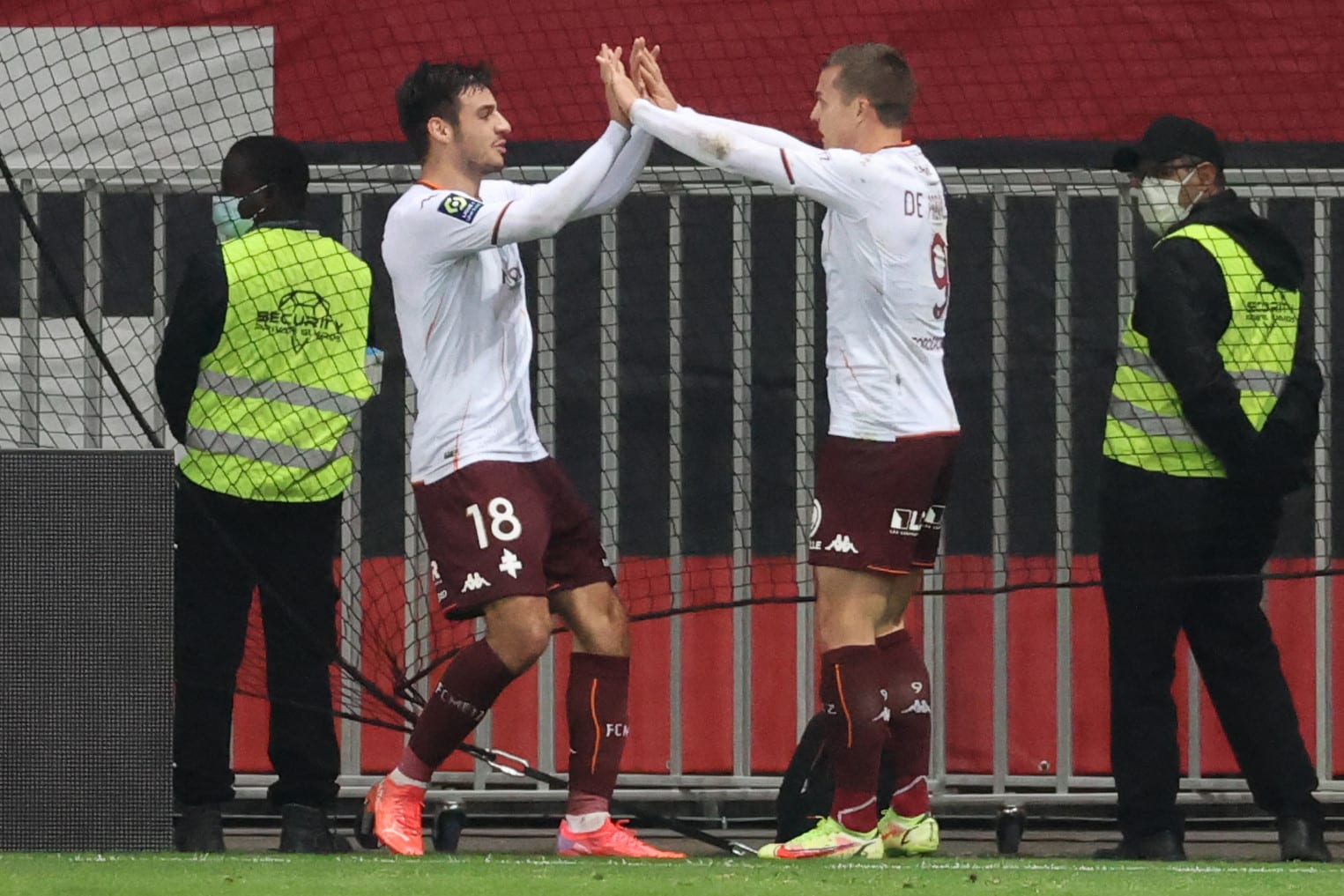 שחקני מץ חוגגים