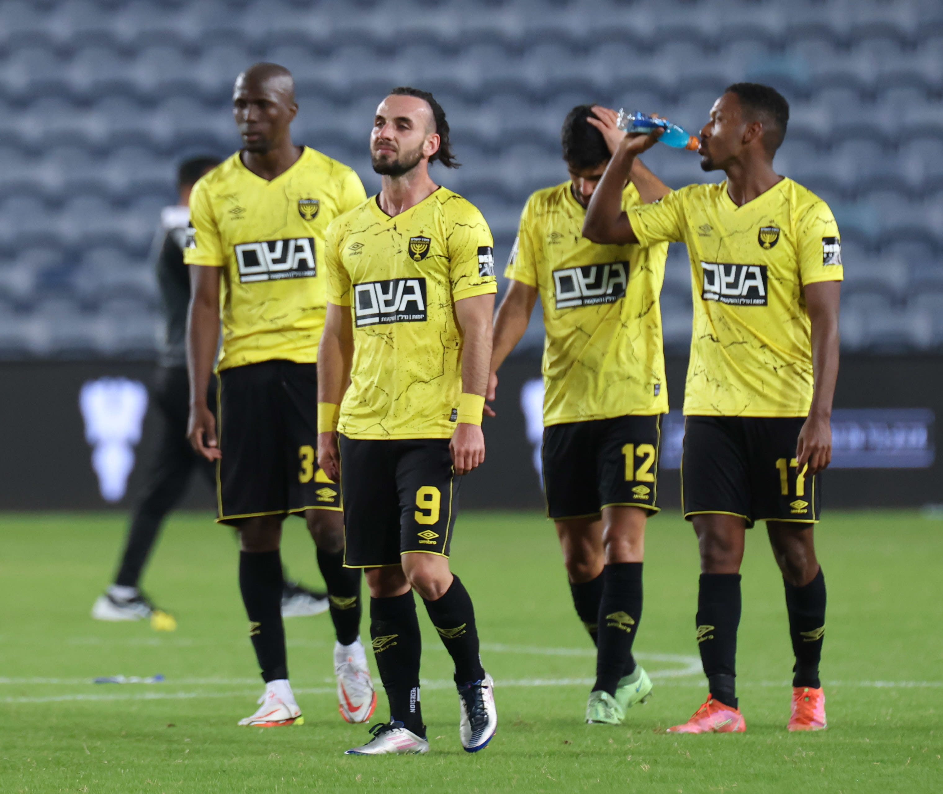 מרקו ינקוביץ' ושחקני בית