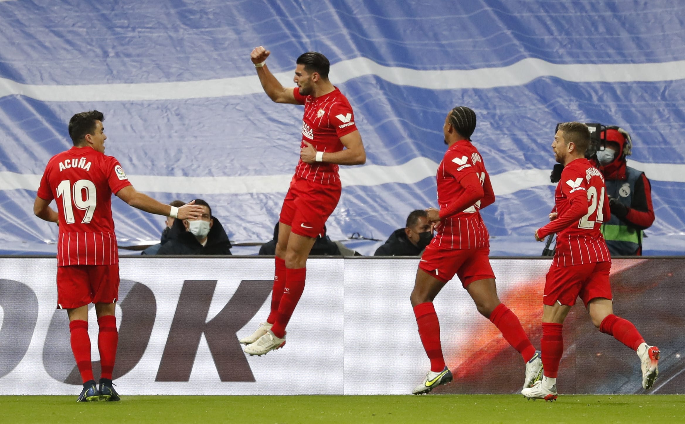 רפא מיר שחקן סביליה חוגג שער