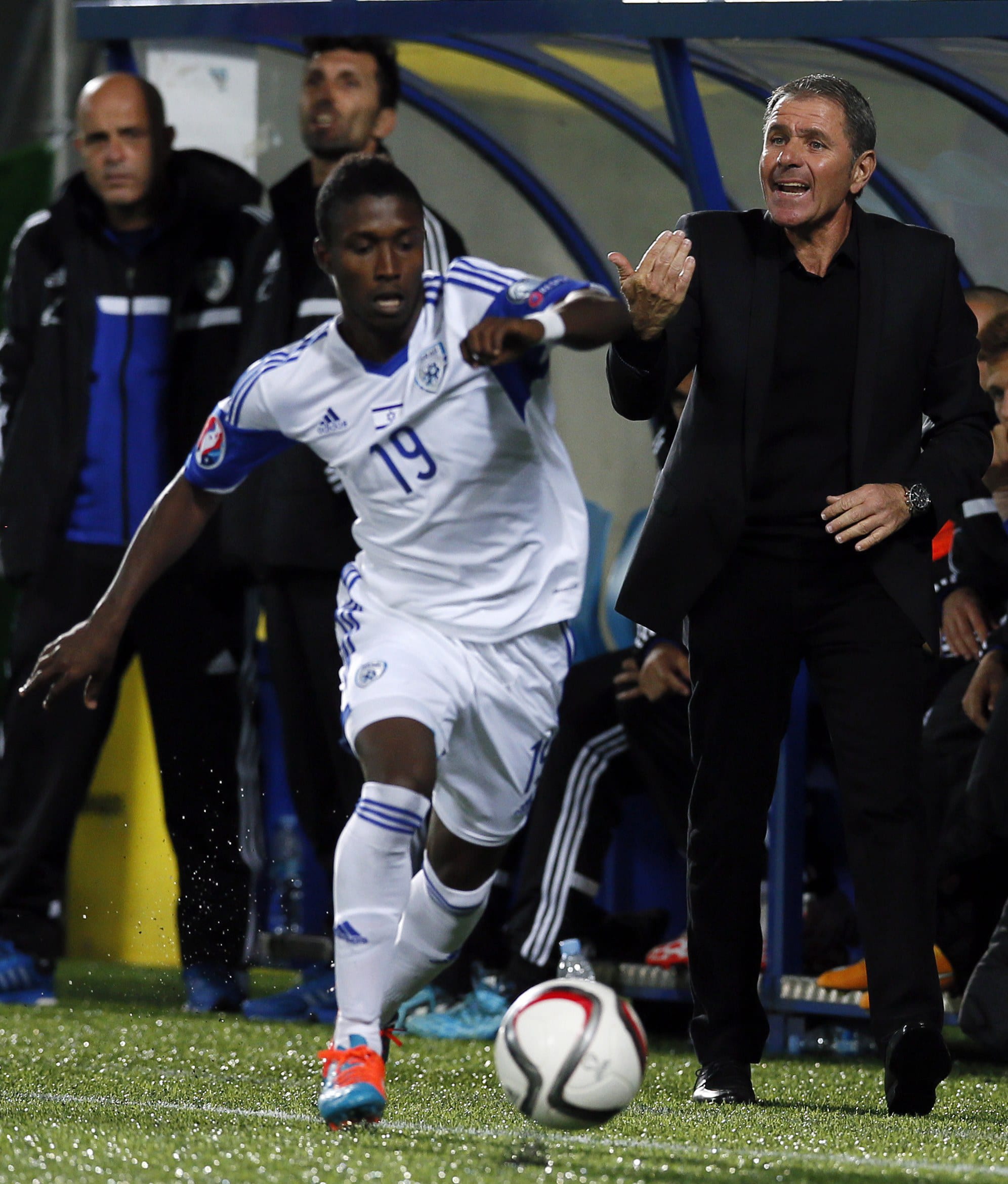 אלי גוטמן מאמן נבחרת ישראל (ימין) עם טאלב טואטחה