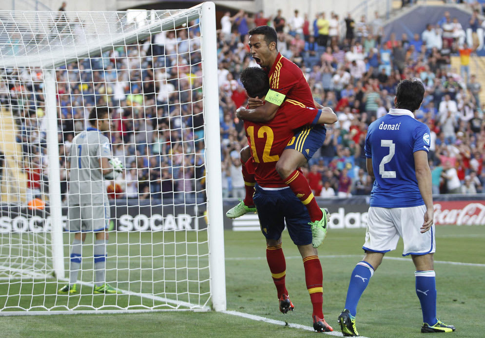 שחקני נבחרת ספרד הצעירה טיאגו אלקנטרה, אלברו מוראטה חוגגים