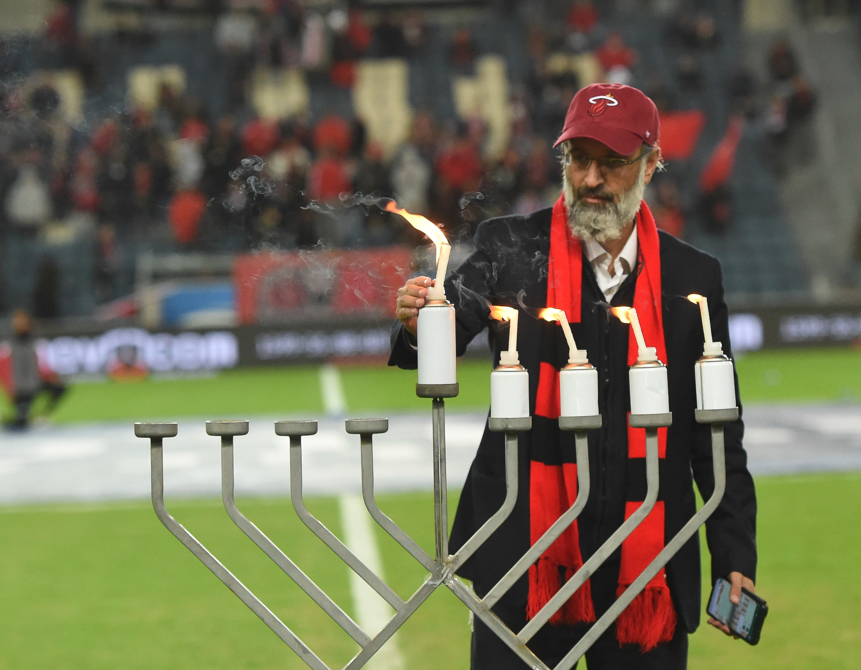 הדלקת נר רביעי, אצטדיון טדי