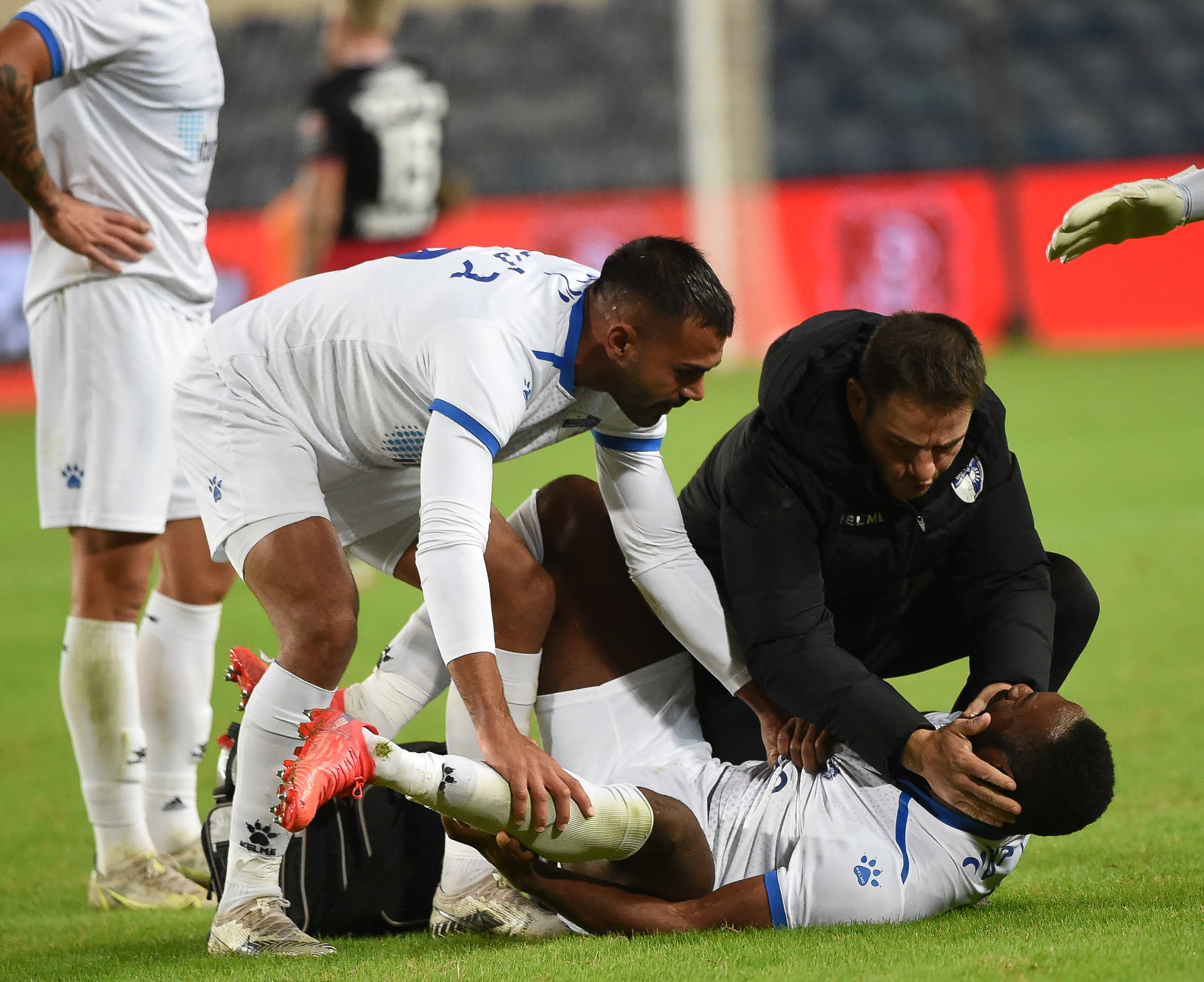 סטפן אקה שחקן עירוני קרית שמונה בפציעה מחרידה