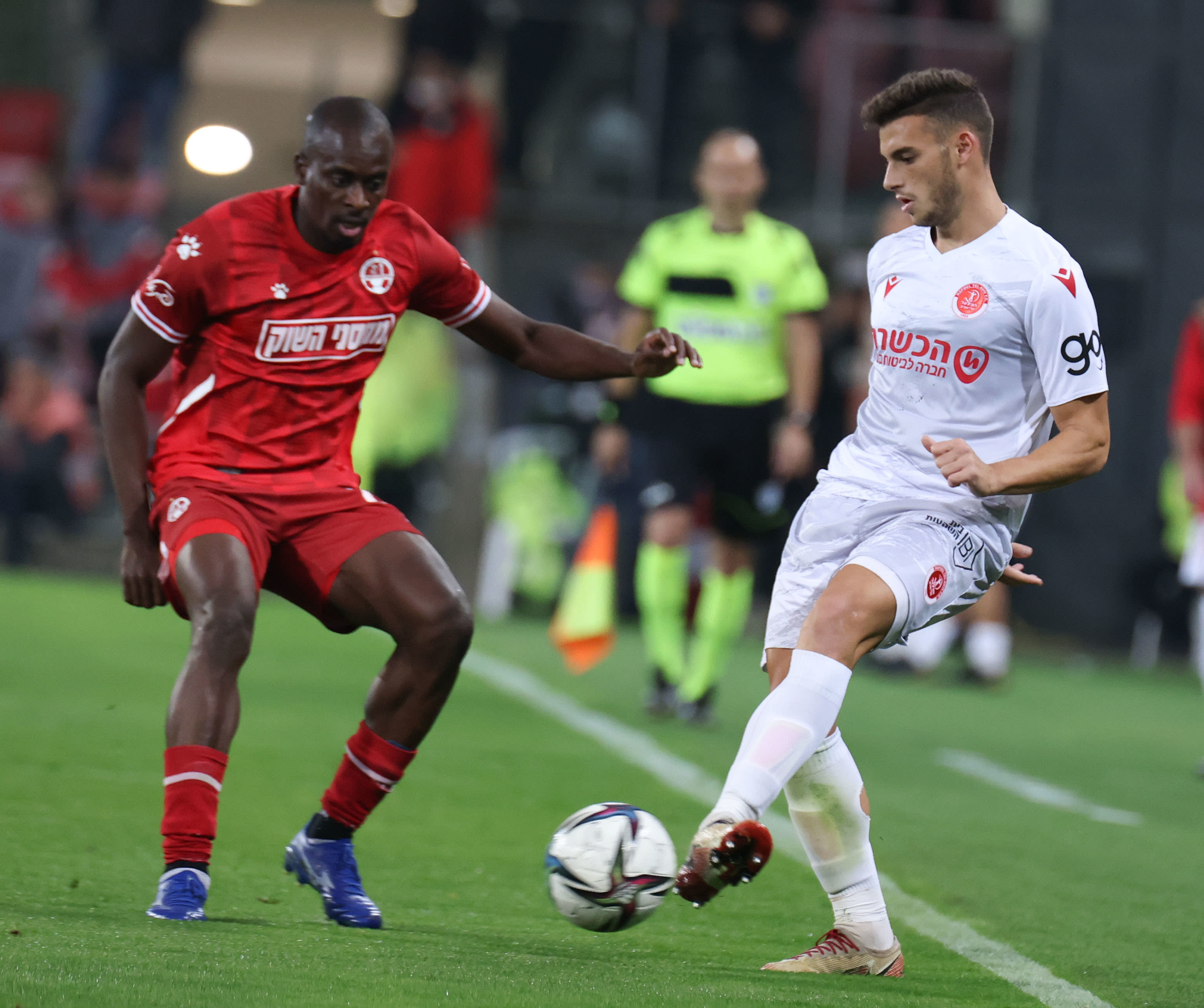 שחקן הפועל תל אביב דני גרופר, מול דנילו אספרייה, הפועל באר שבע