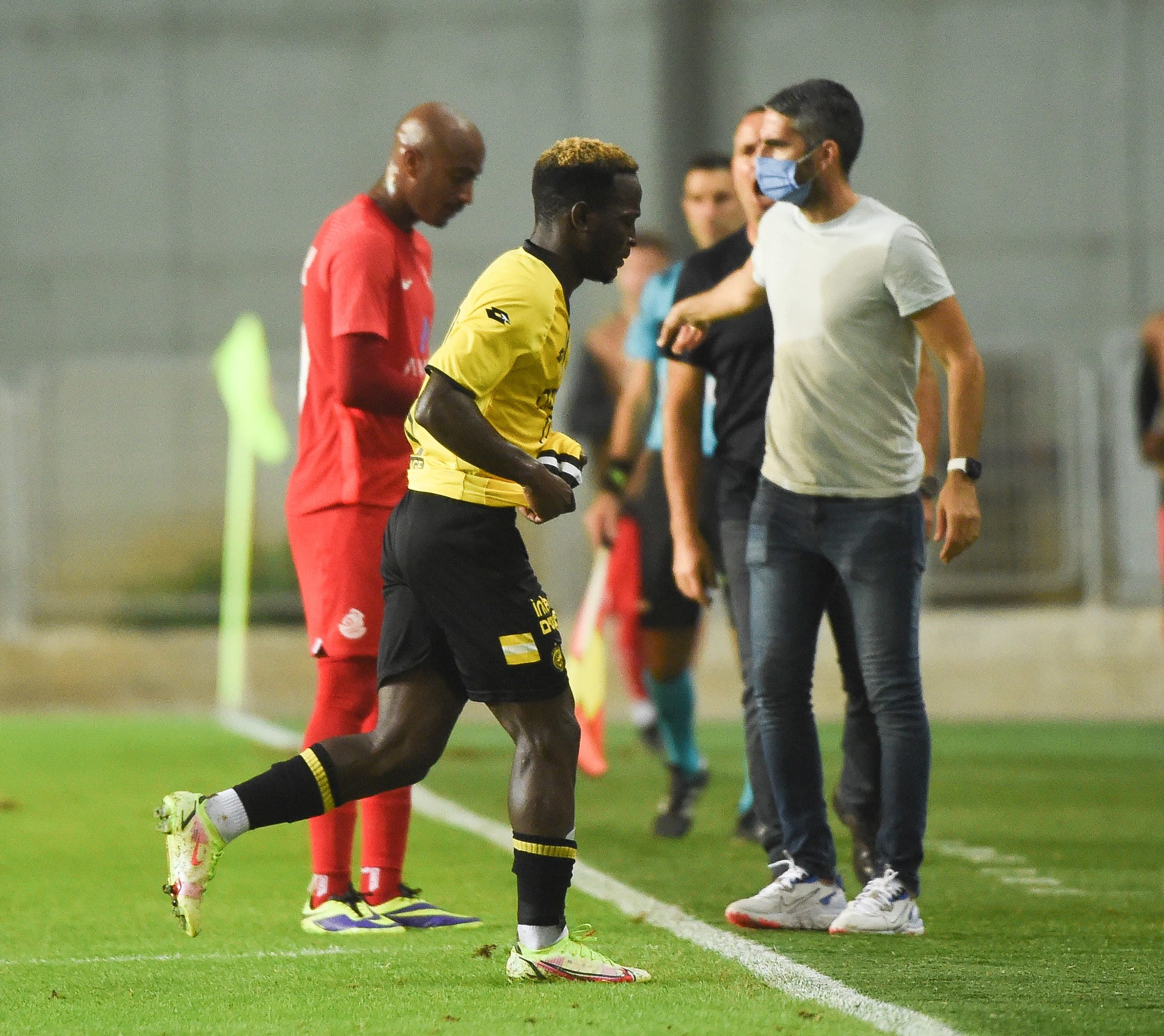 פארפה גיאגון שחקן מכבי נתניה לאחר הרחקתו