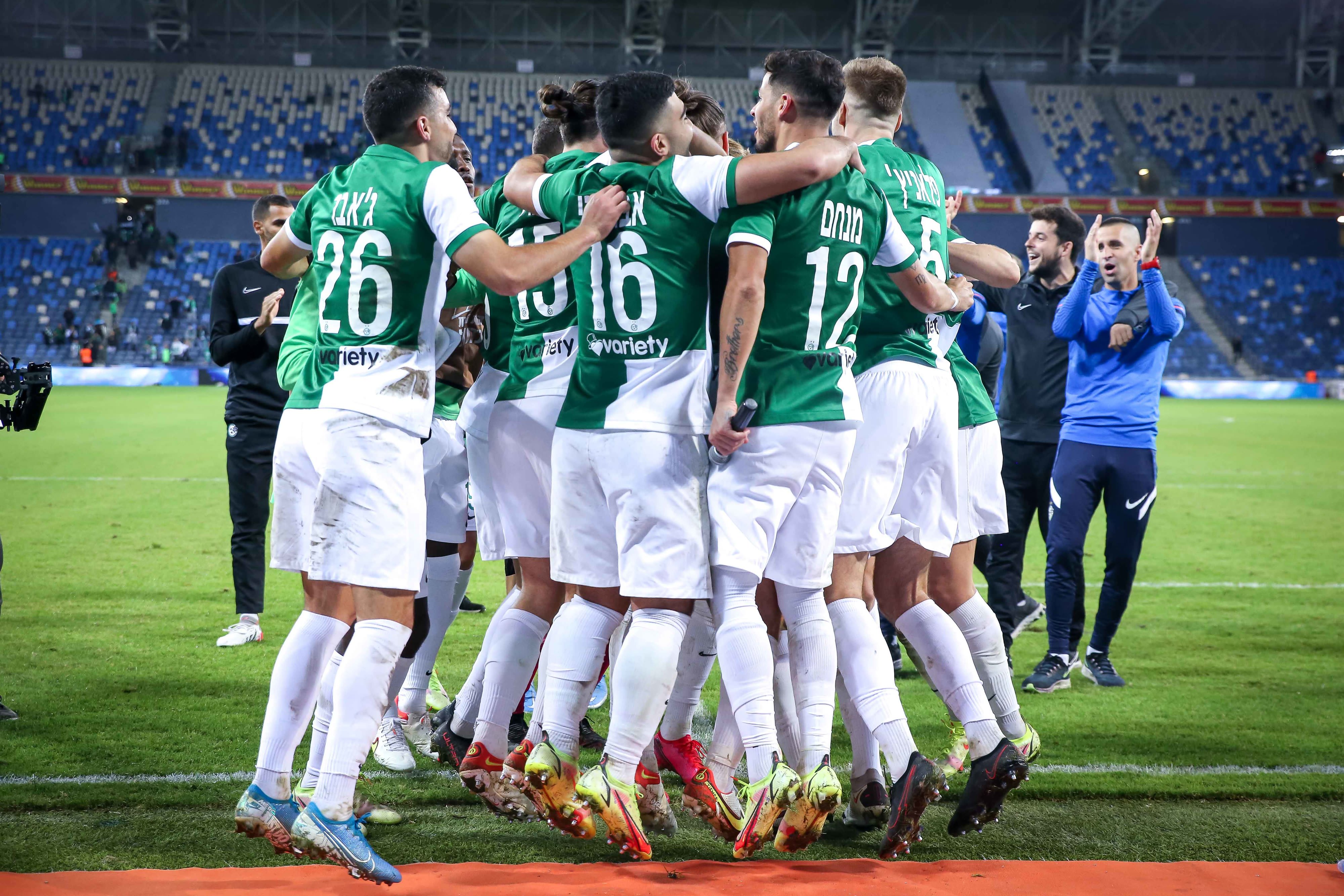 שחקני מכבי חיפה חוגגים 1:5 בדרבי