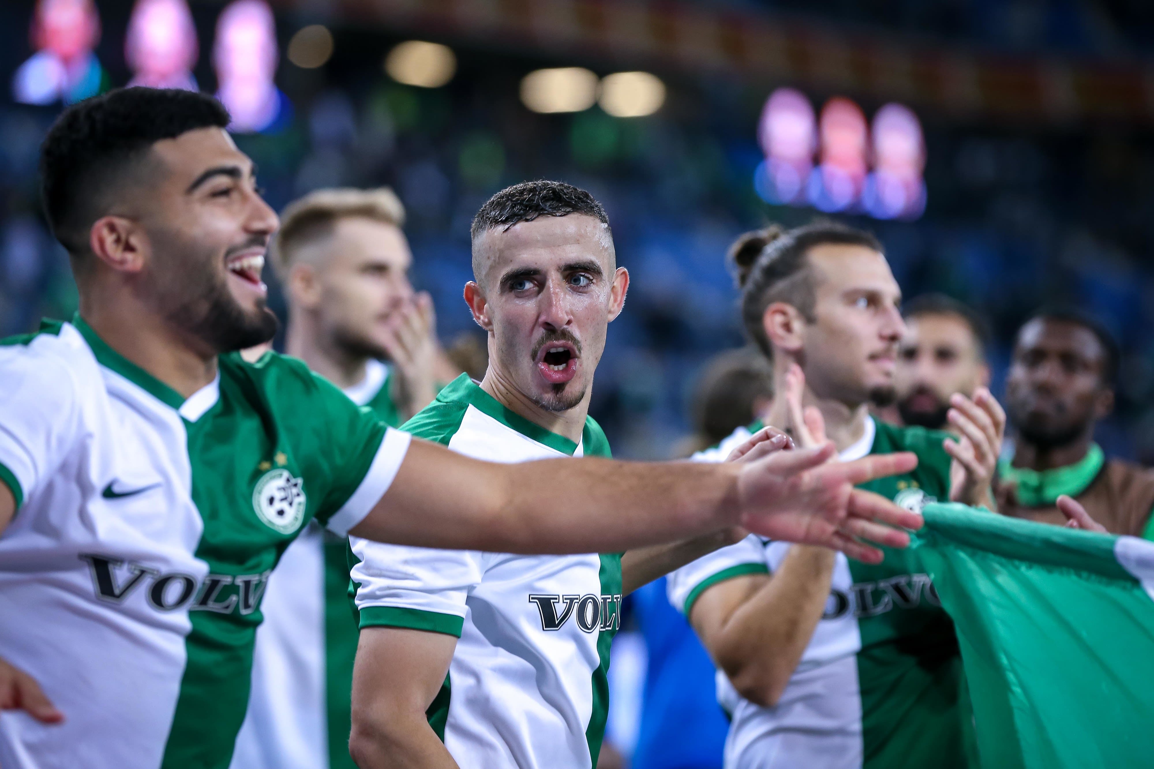 דולב חזיזה ושחקני מכבי חיפה