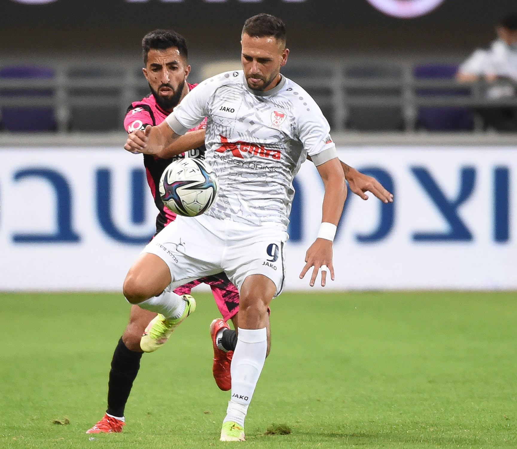 רז שטיין שחקן בני סכנין לפני בן ביטון שחקן הפועל תל אביב