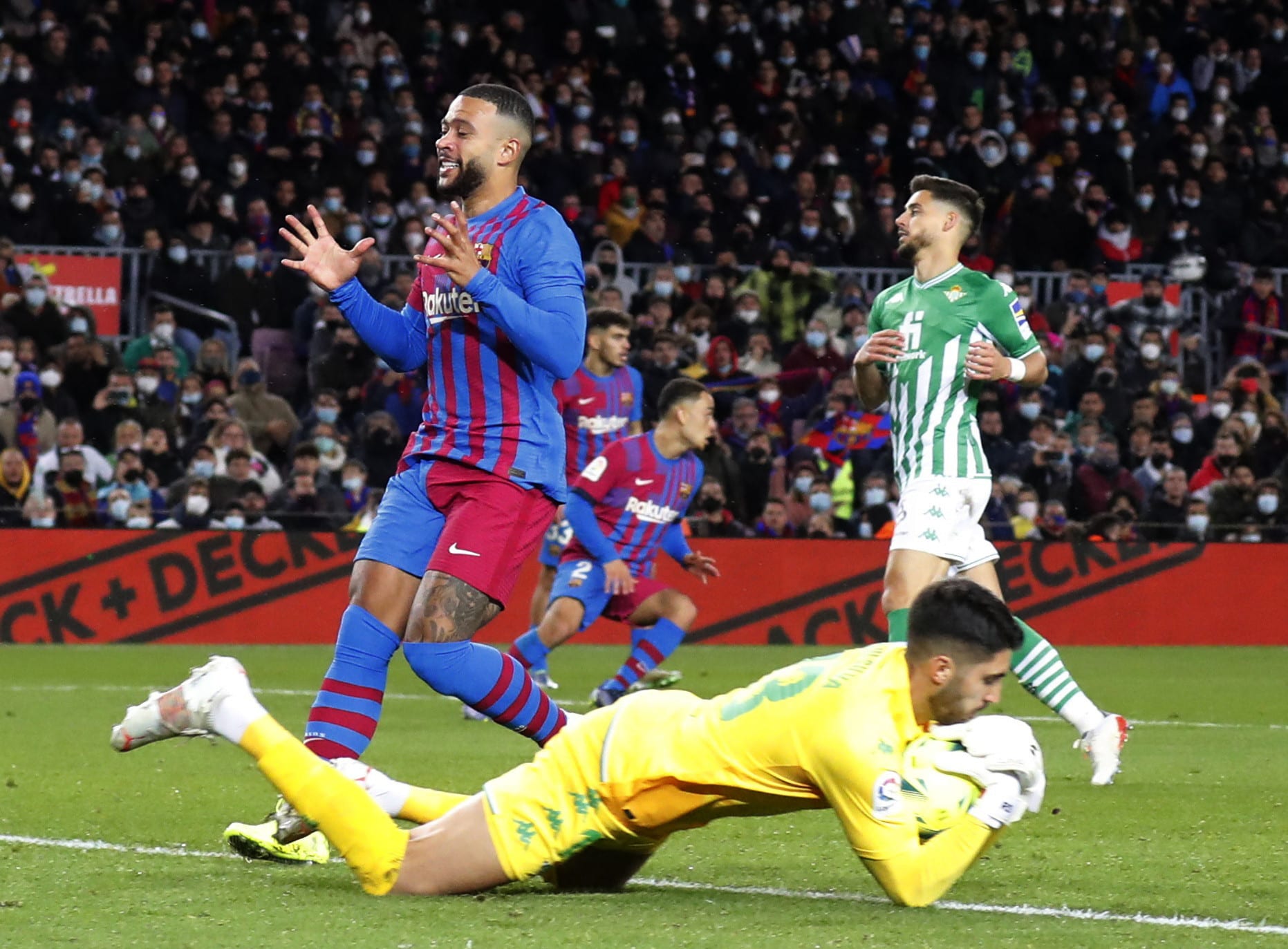 ממפיס דפאי שחקן ברצלונה מאוכזב