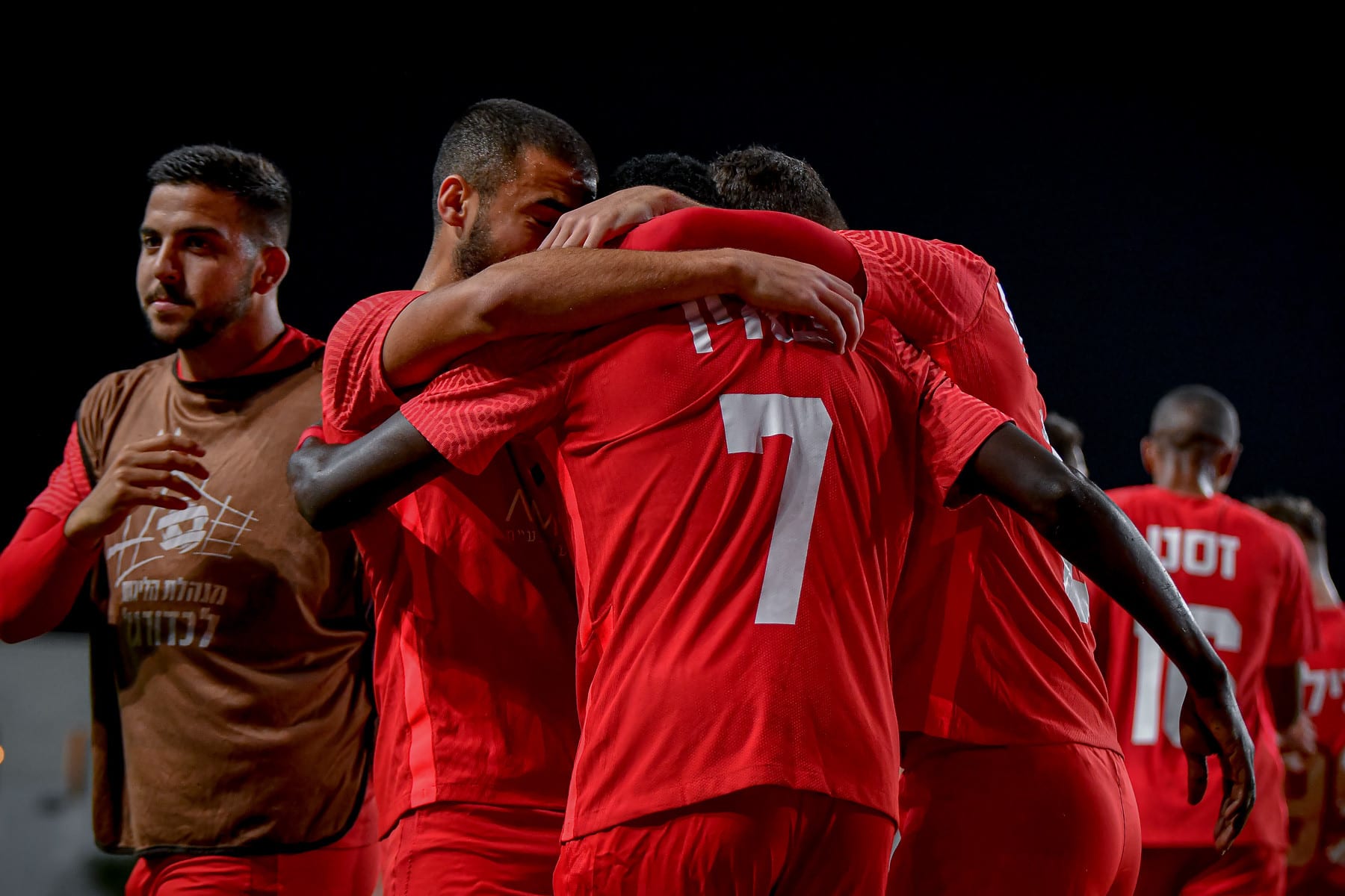 שחקני מ.ס. אשדוד חוגגים