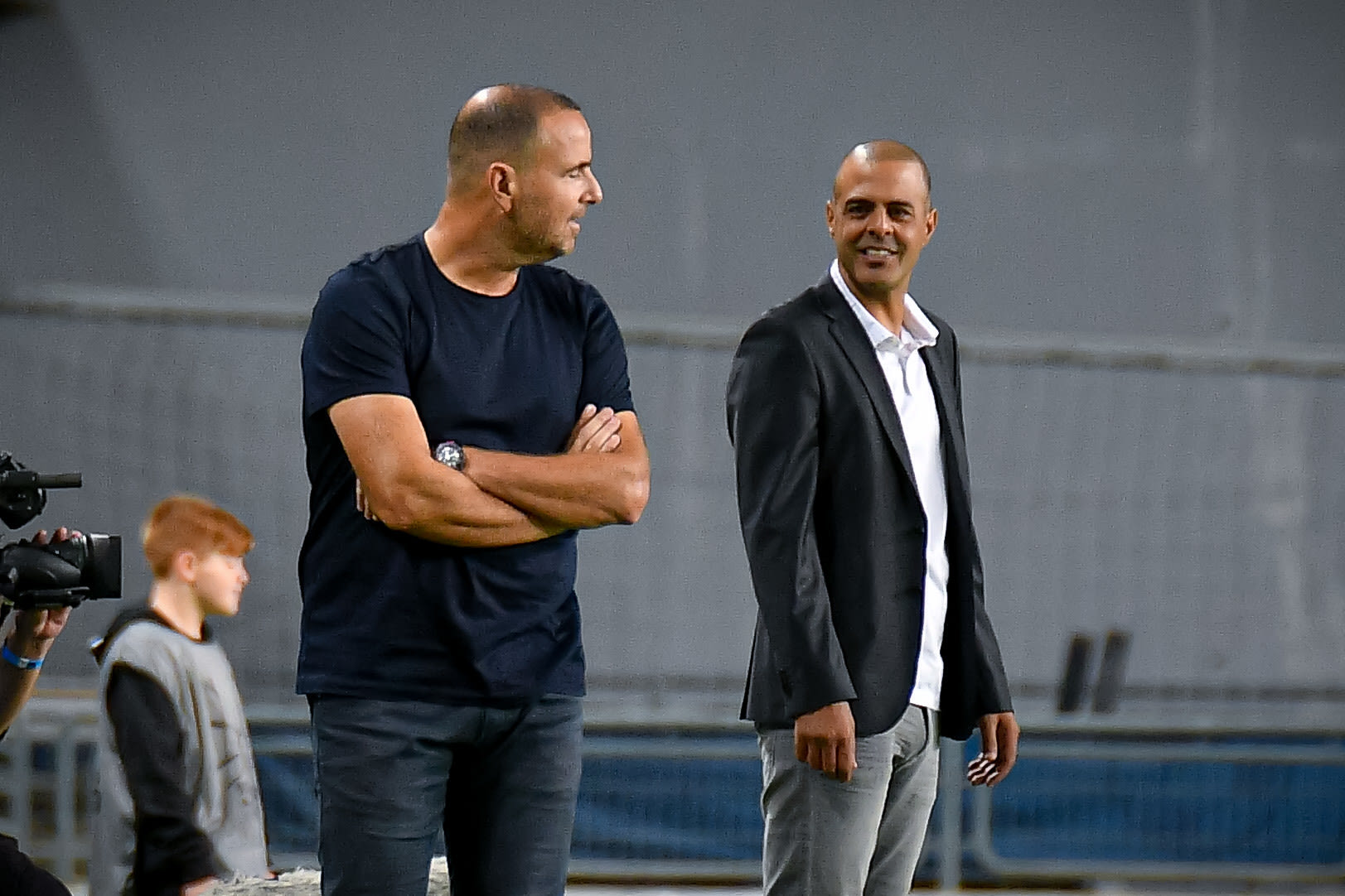 מאמן מכבי פתח תקוה גיא לוזון, ליד מאמן מ.ס. אשדוד רן בן שמעון