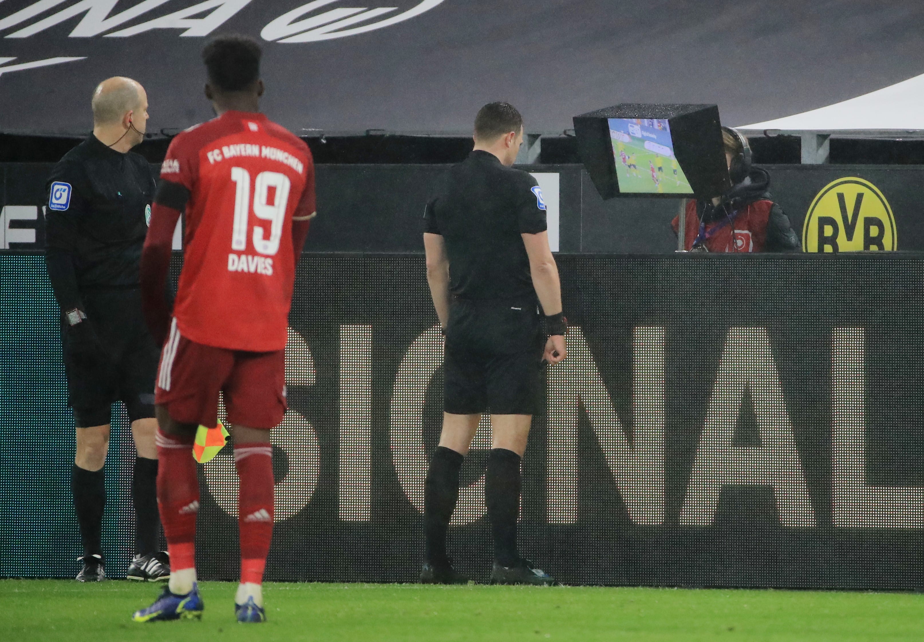 פליקס צווייר שופט כדורגל גרמני