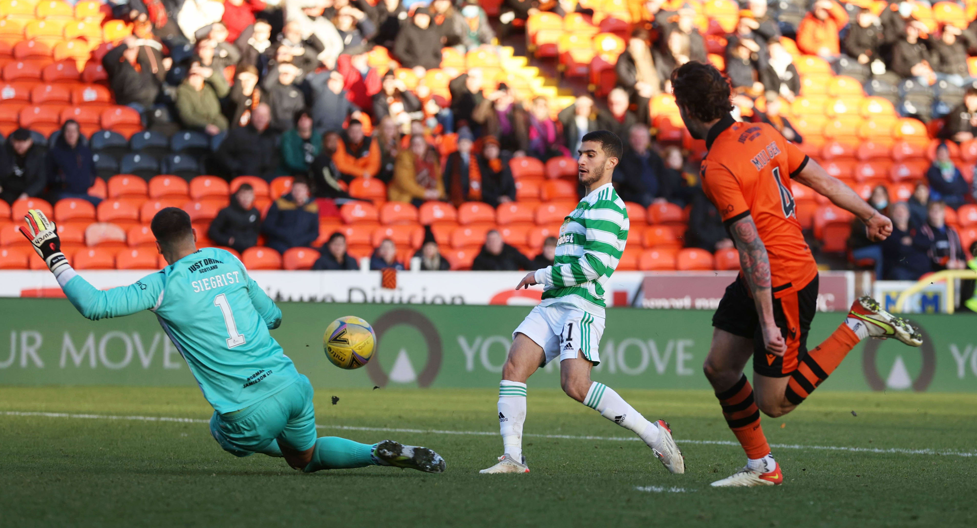 שחקן סלטיק ליאל עבדה נגד דנדי יונייטד