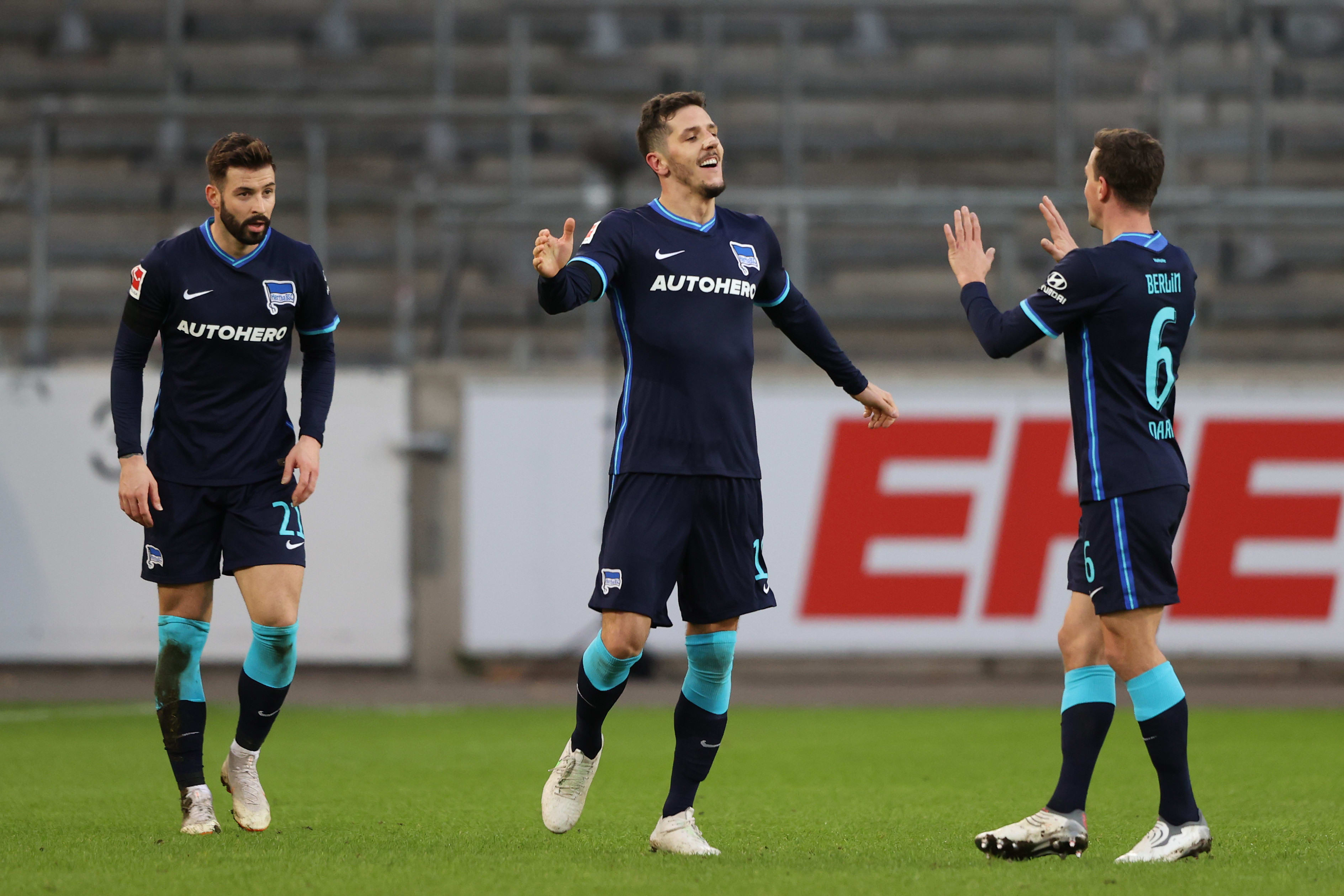 שחקני הרטה ברלין סטבן יובטיץ' עם ולדימיר דרידה